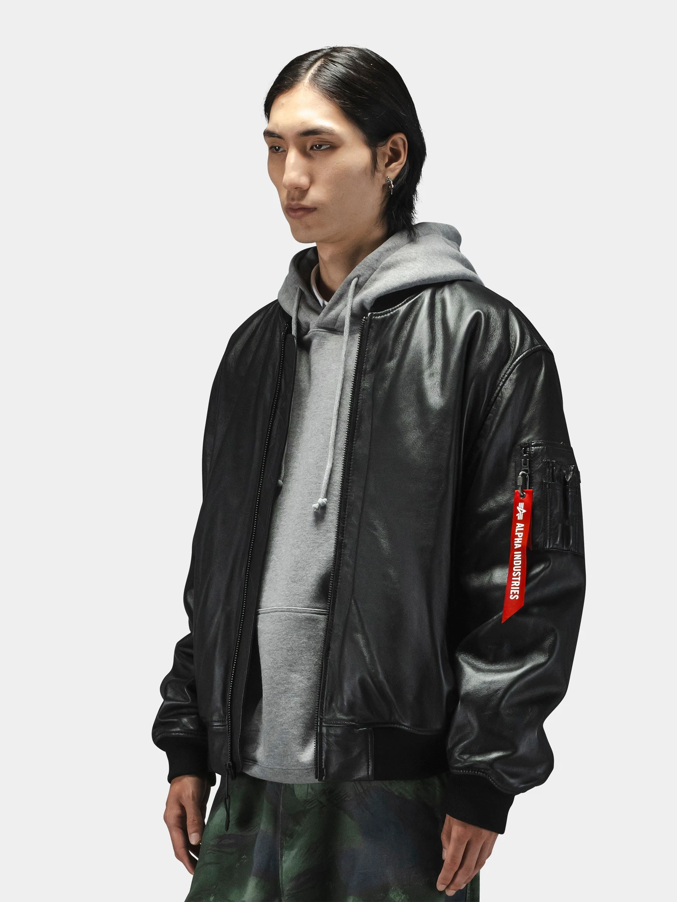 Куртки та дублянки Alpha Industries LEATHER MA-1 FLIGHT JACKET модель MJL55500C1_001 Куртки та дублянки Alpha Industries LEATHER MA-1 FLIGHT JACKET модель MJL55500C1_001 Фото
