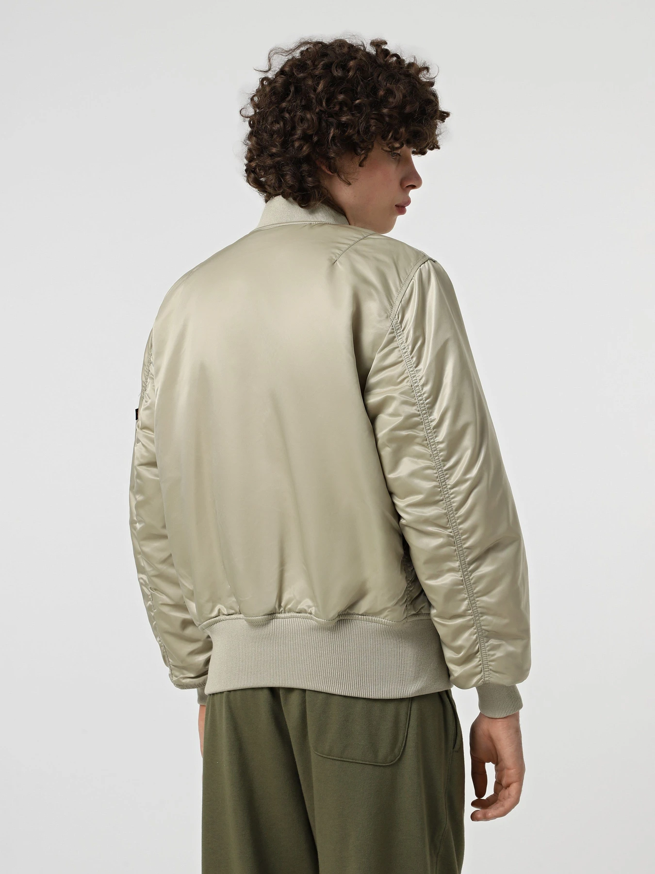 Куртки та дублянки Alpha Industries ALPHA MA-1 FLIGHT JACKET модель MJM21000C1_369 Куртки та дублянки Alpha Industries ALPHA MA-1 FLIGHT JACKET модель MJM21000C1_369 Фото