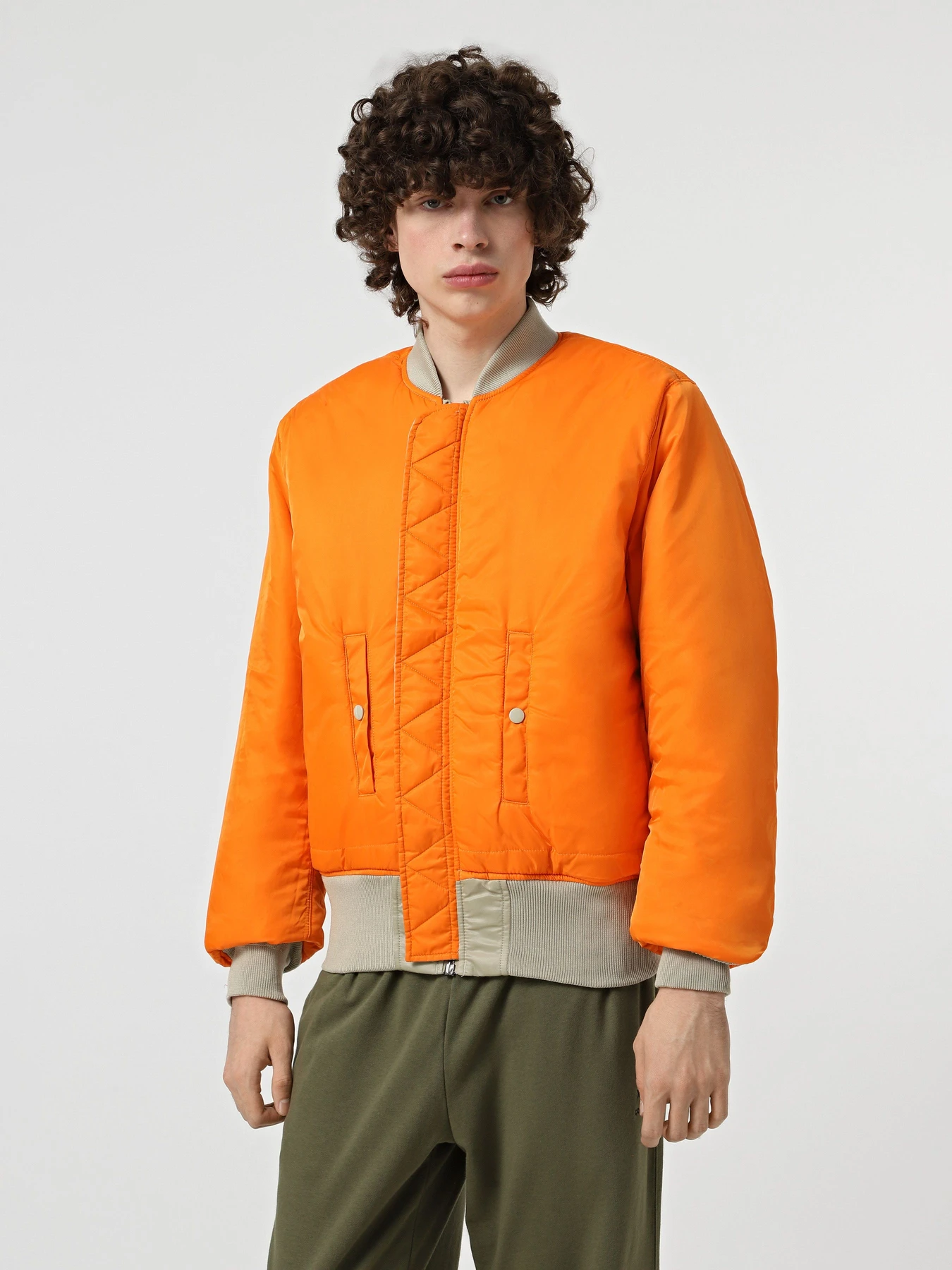 Куртки та дублянки Alpha Industries ALPHA MA-1 FLIGHT JACKET модель MJM21000C1_369 Куртки та дублянки Alpha Industries ALPHA MA-1 FLIGHT JACKET модель MJM21000C1_369 Фото