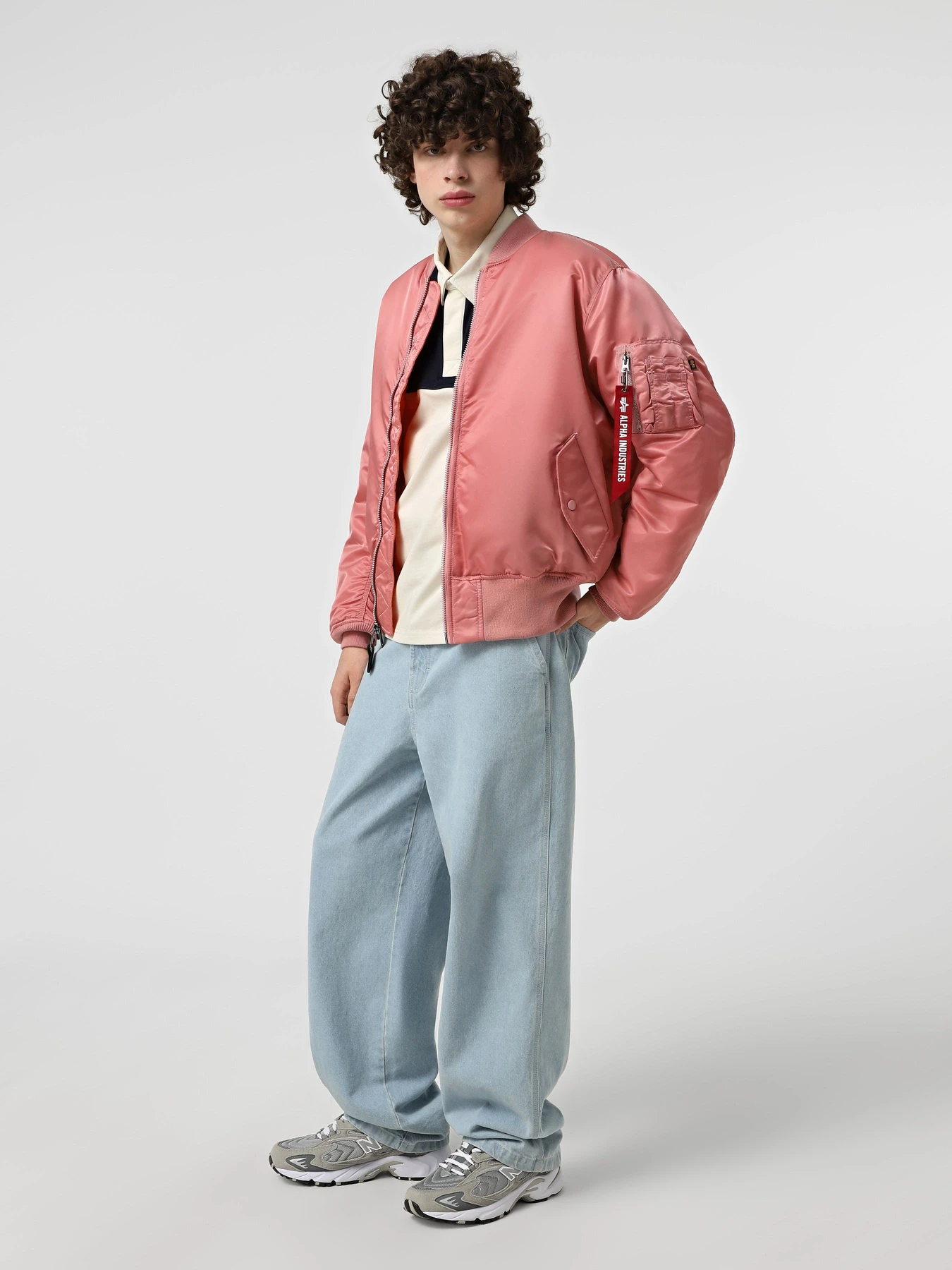 Куртки и дубленки Alpha Industries ALPHA MA-1 FLIGHT JACKET модель MJM21000C1_652 Фото