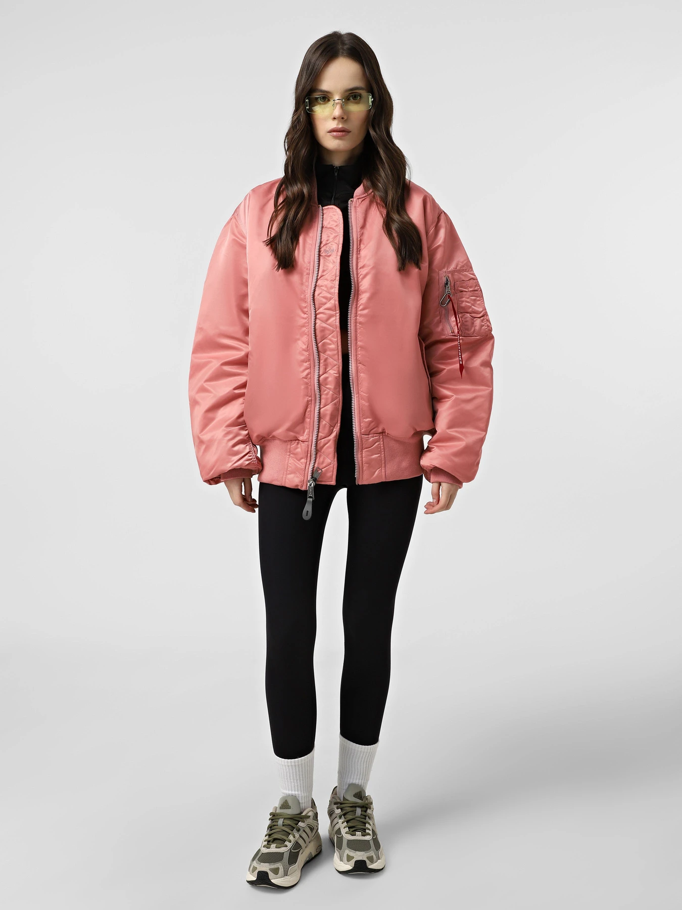 Куртки и дубленки Alpha Industries ALPHA MA-1 FLIGHT JACKET модель MJM21000C1_652 Фото