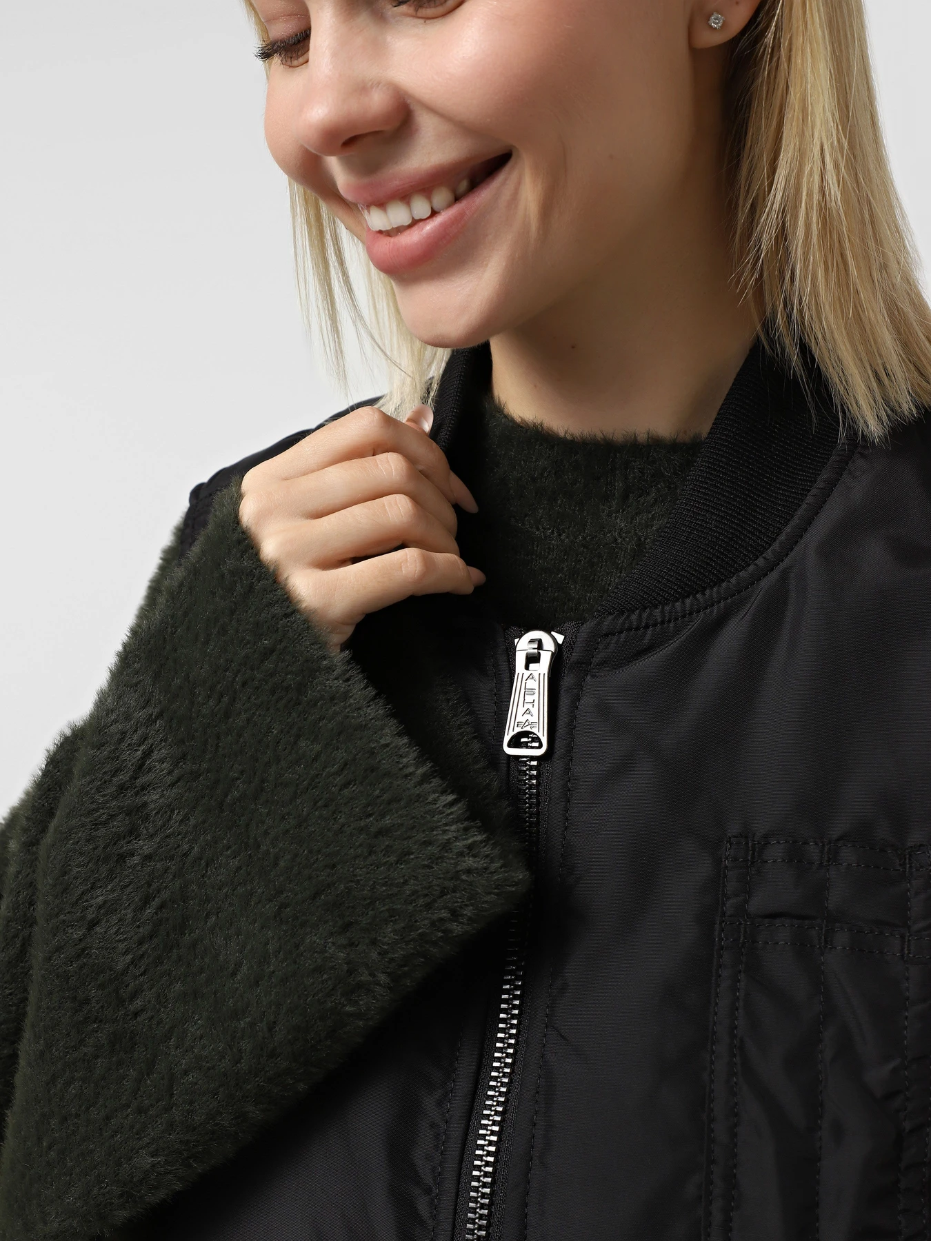 Куртки и дубленки Alpha Industries MA-1 VEST модель MJM55508C1_001 Куртки и дубленки Alpha Industries MA-1 VEST модель MJM55508C1_001 Фото