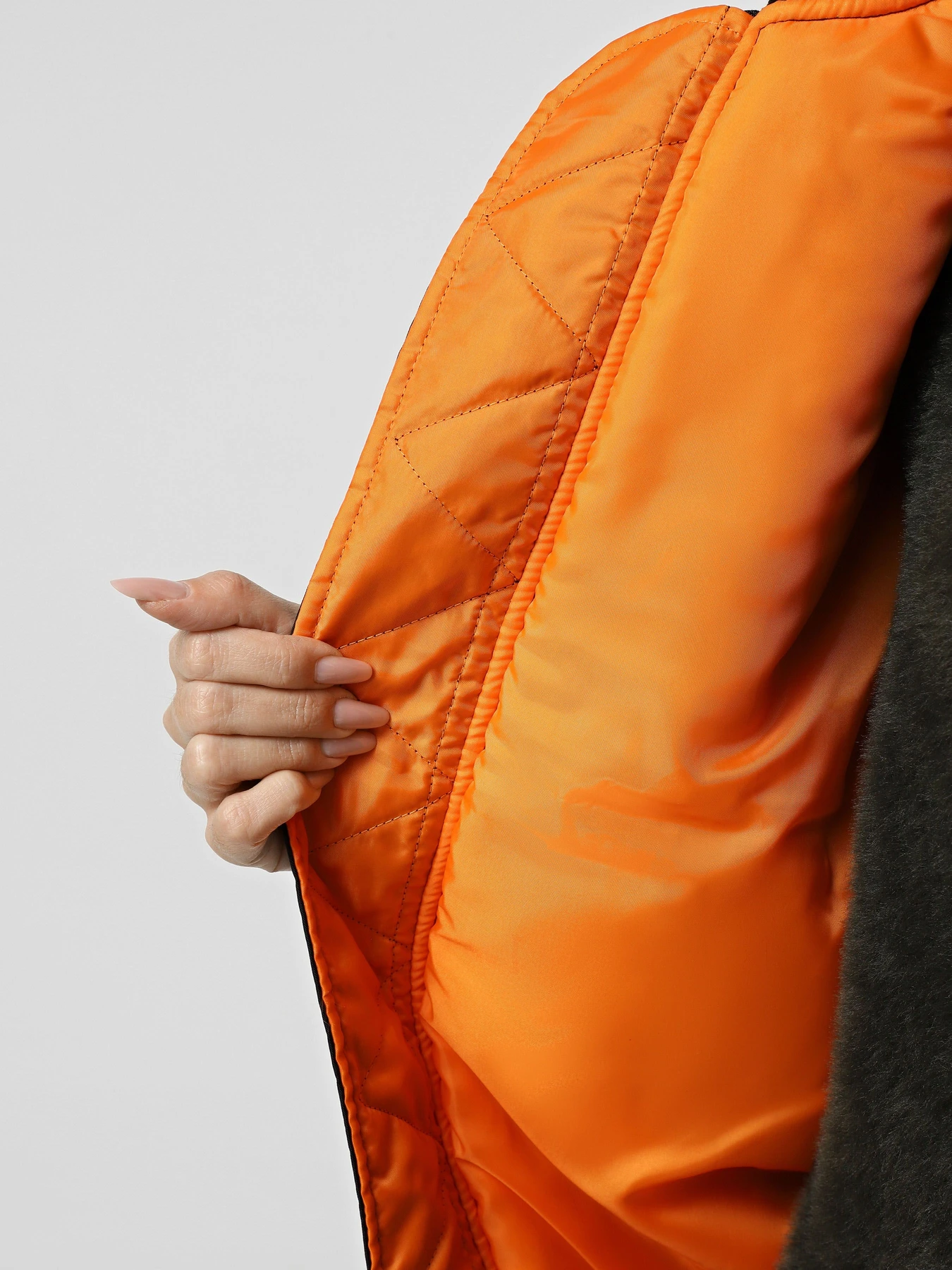 Куртки и дубленки Alpha Industries MA-1 VEST модель MJM55508C1_001 Куртки и дубленки Alpha Industries MA-1 VEST модель MJM55508C1_001 Фото