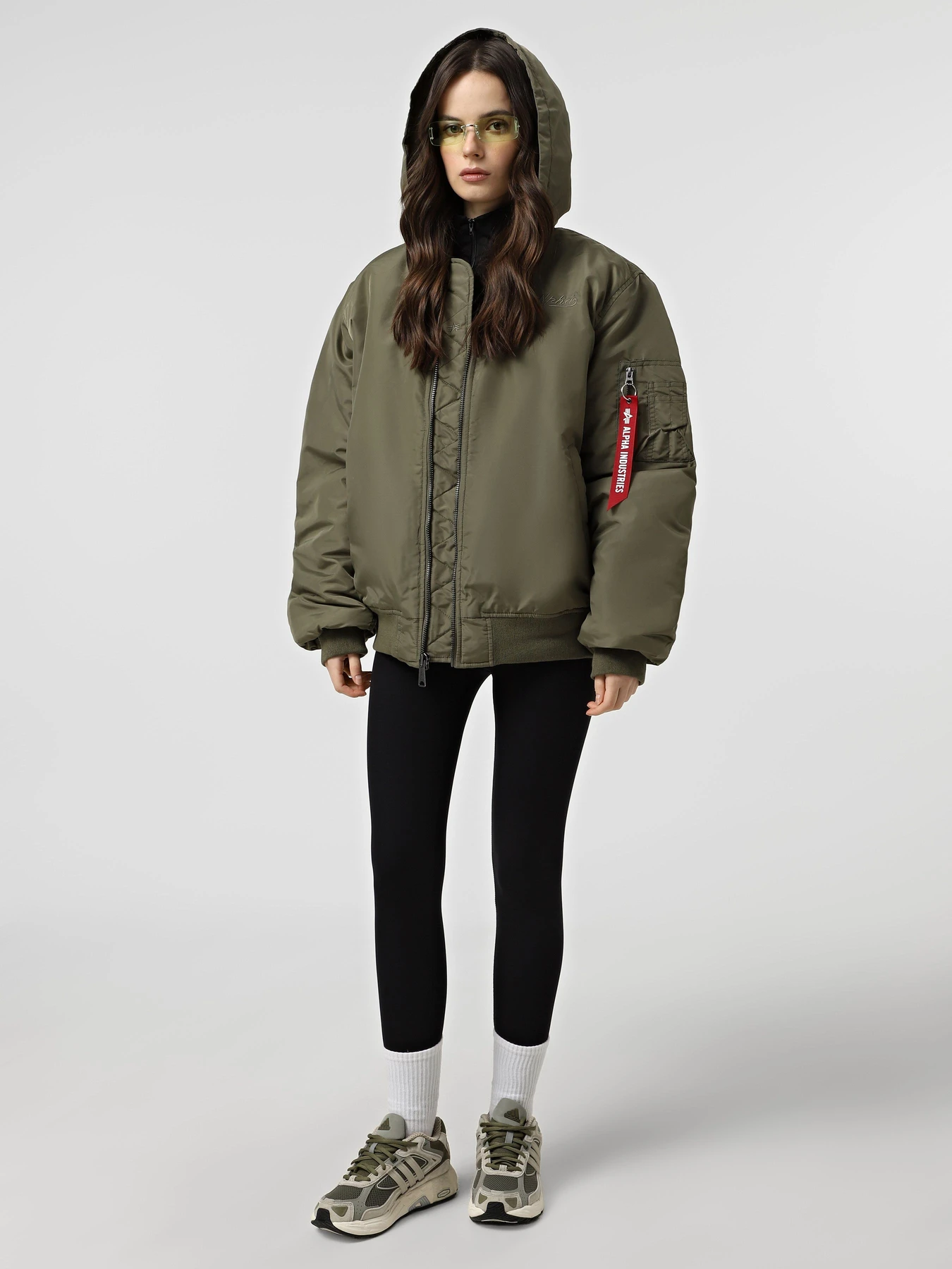 Куртки та дублянки Alpha Industries MA-1 HOODED LOGO OXFORD FLIGHT модель MJM55511C1_359 Куртки та дублянки Alpha Industries MA-1 HOODED LOGO OXFORD FLIGHT модель MJM55511C1_359 Фото