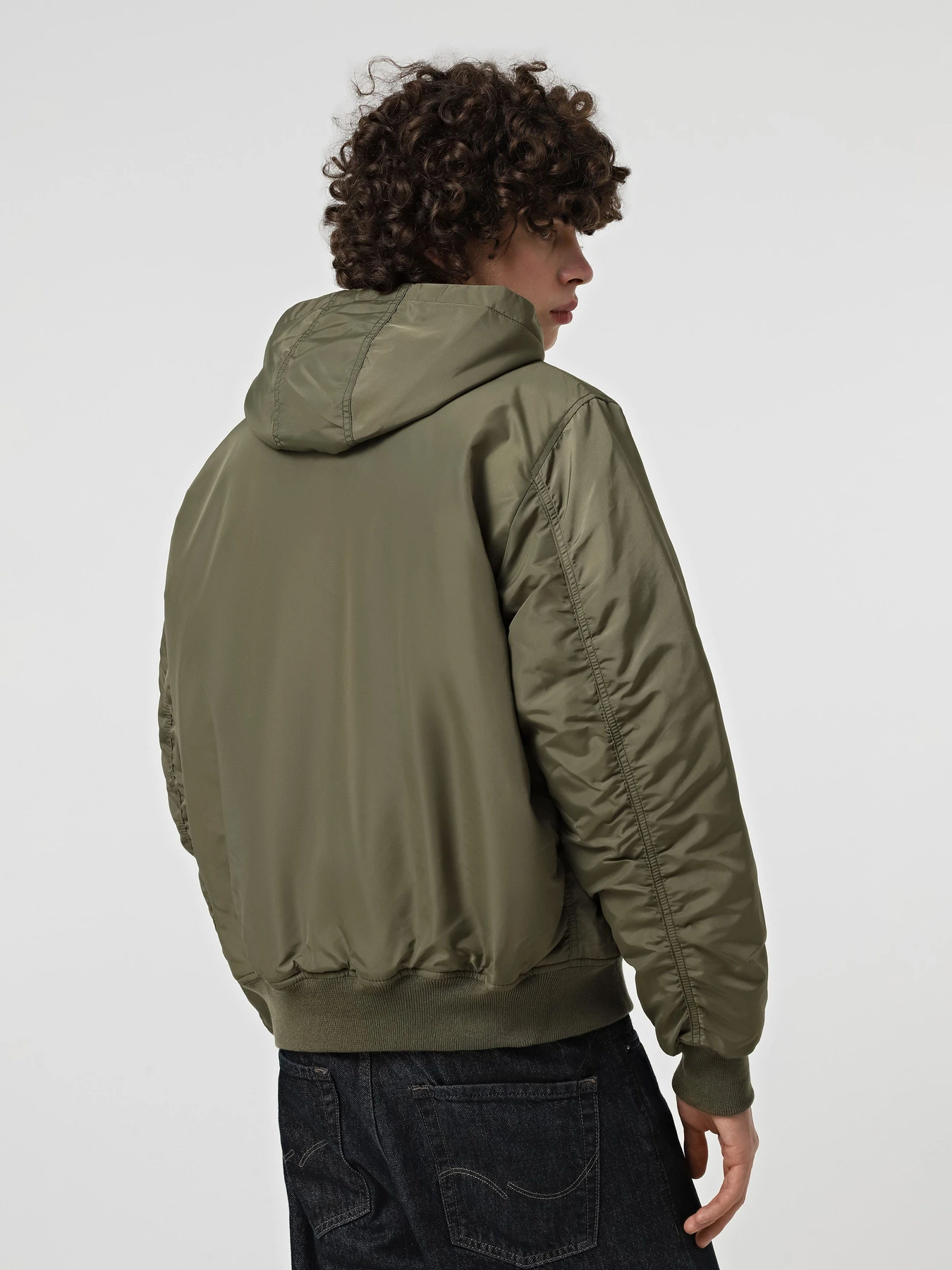 Куртки та дублянки Alpha Industries MA-1 HOODED LOGO OXFORD FLIGHT модель MJM55511C1_359 Куртки та дублянки Alpha Industries MA-1 HOODED LOGO OXFORD FLIGHT модель MJM55511C1_359 Фото
