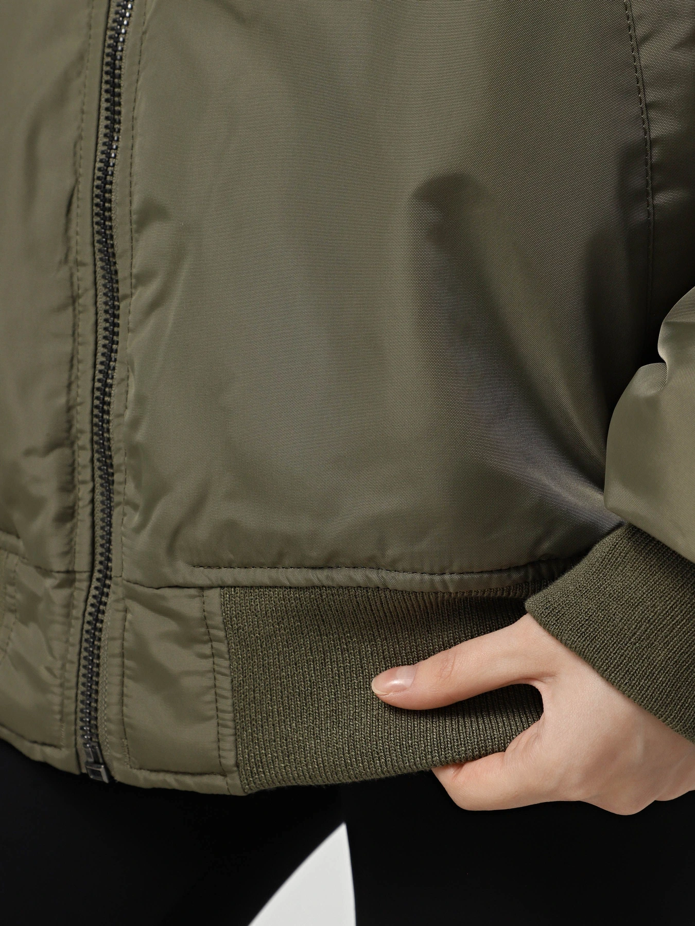 Куртки та дублянки Alpha Industries MA-1 HOODED LOGO OXFORD FLIGHT модель MJM55511C1_359 Куртки та дублянки Alpha Industries MA-1 HOODED LOGO OXFORD FLIGHT модель MJM55511C1_359 Фото