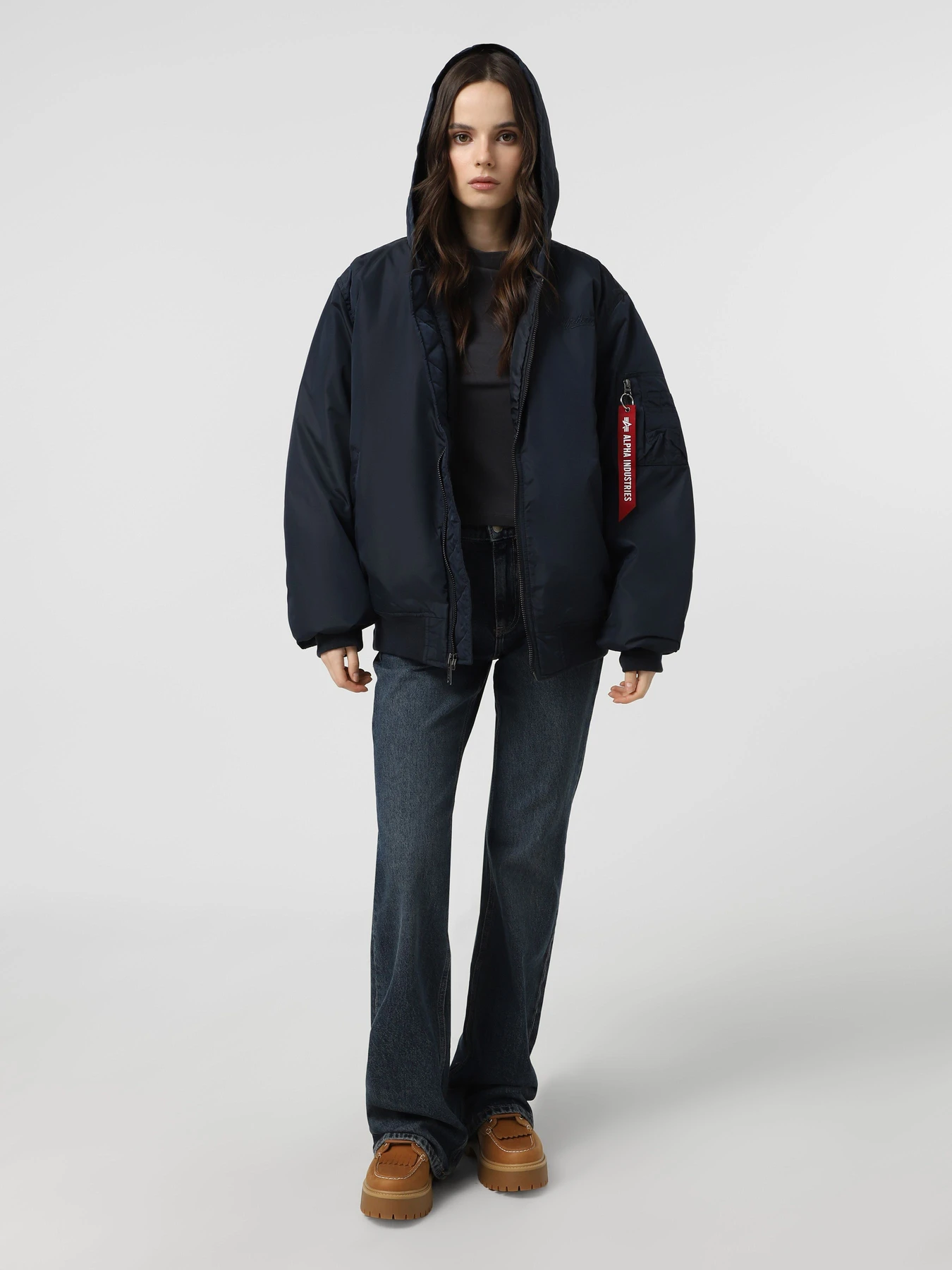 Куртки и дубленки Alpha Industries MA-1 HOODED LOGO OXFORD FLIGHT модель MJM55511C1_410 Куртки и дубленки Alpha Industries MA-1 HOODED LOGO OXFORD FLIGHT модель MJM55511C1_410 Фото