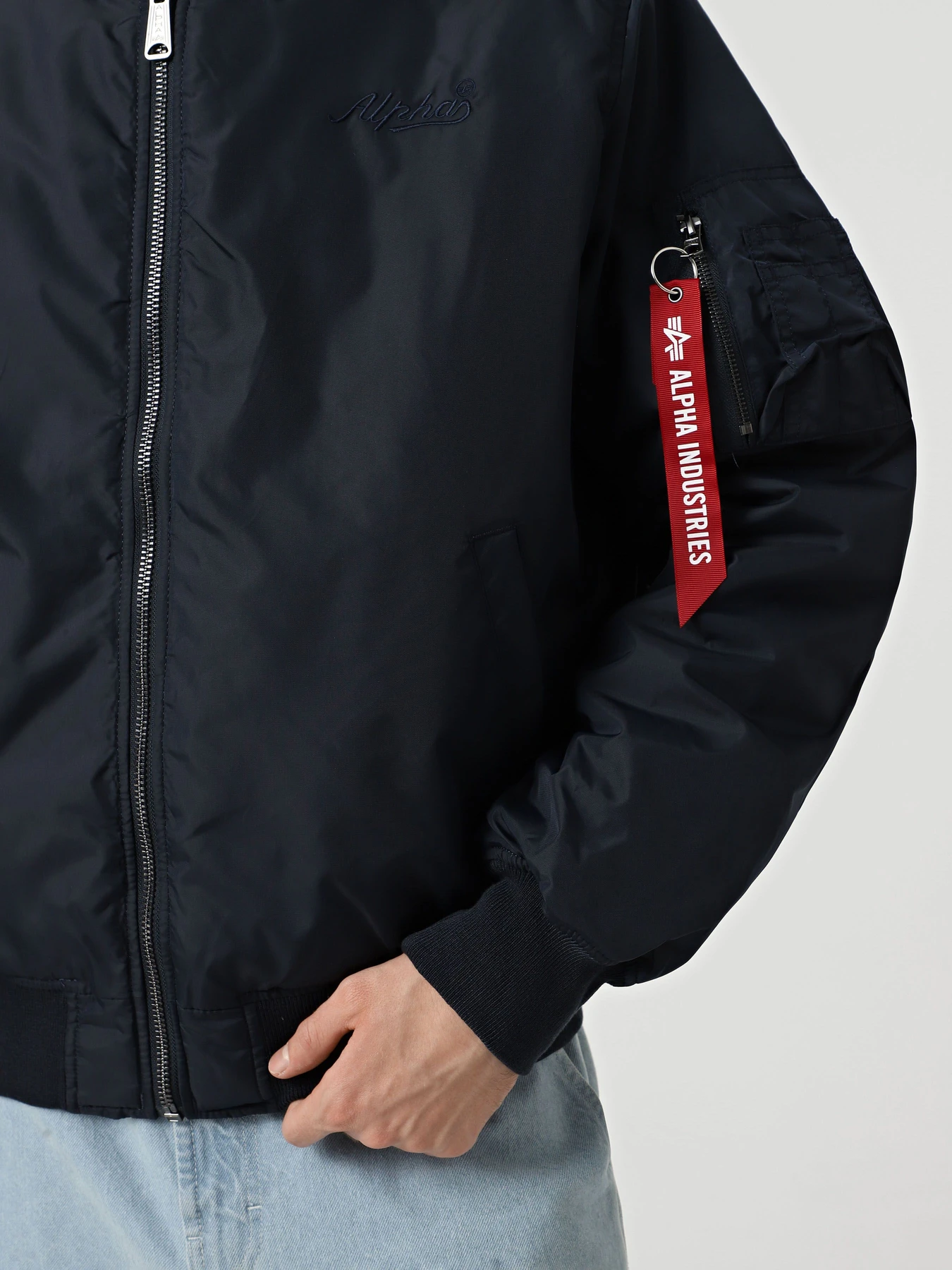 Куртки и дубленки Alpha Industries MA-1 HOODED LOGO OXFORD FLIGHT модель MJM55511C1_410 Куртки и дубленки Alpha Industries MA-1 HOODED LOGO OXFORD FLIGHT модель MJM55511C1_410 Фото