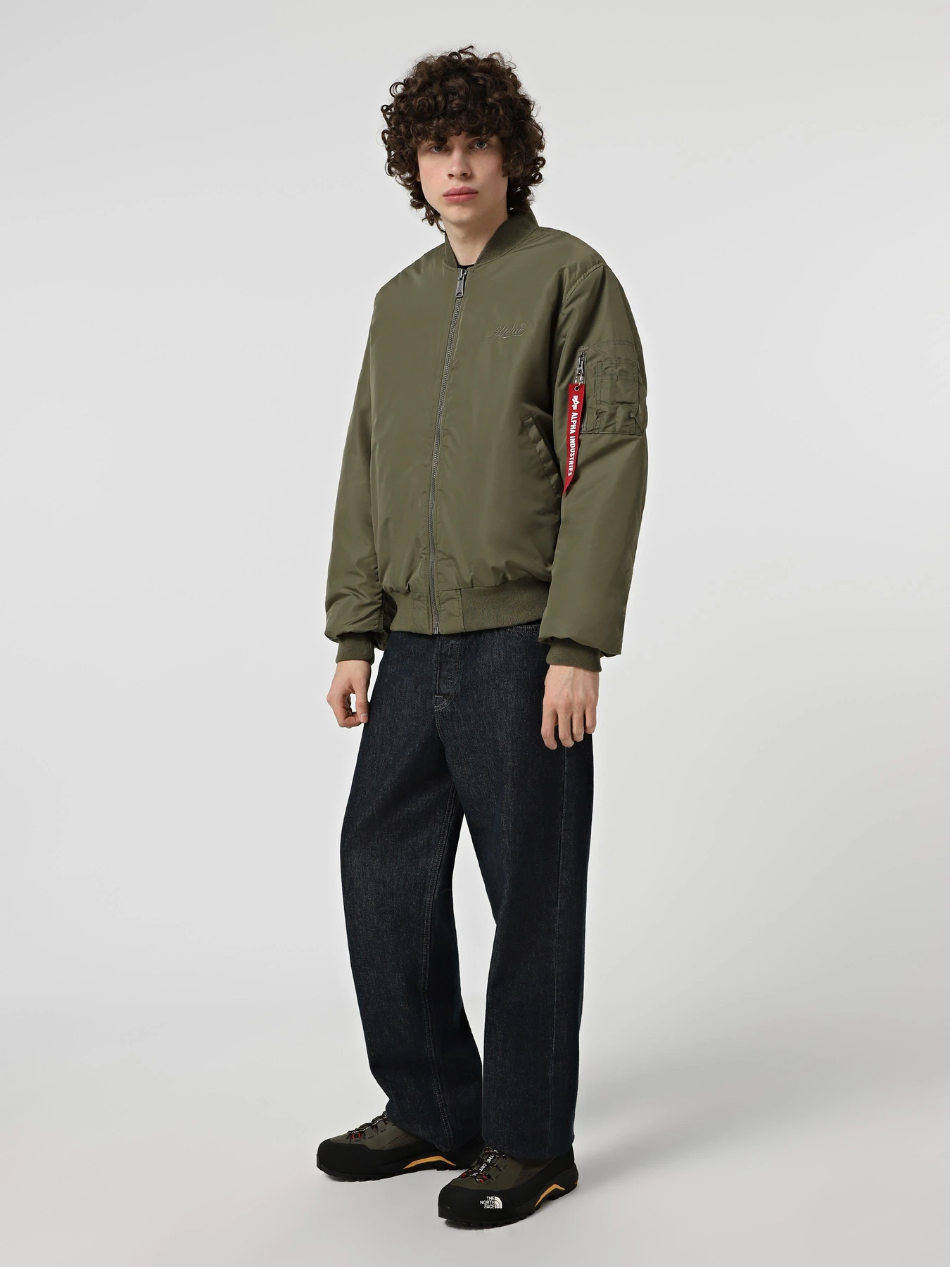 Куртки и дубленки Alpha Industries MA-1 LOGO OXFORD FLIGHT JACKET модель MJM55513C1_359 Куртки и дубленки Alpha Industries MA-1 LOGO OXFORD FLIGHT JACKET модель MJM55513C1_359 Фото