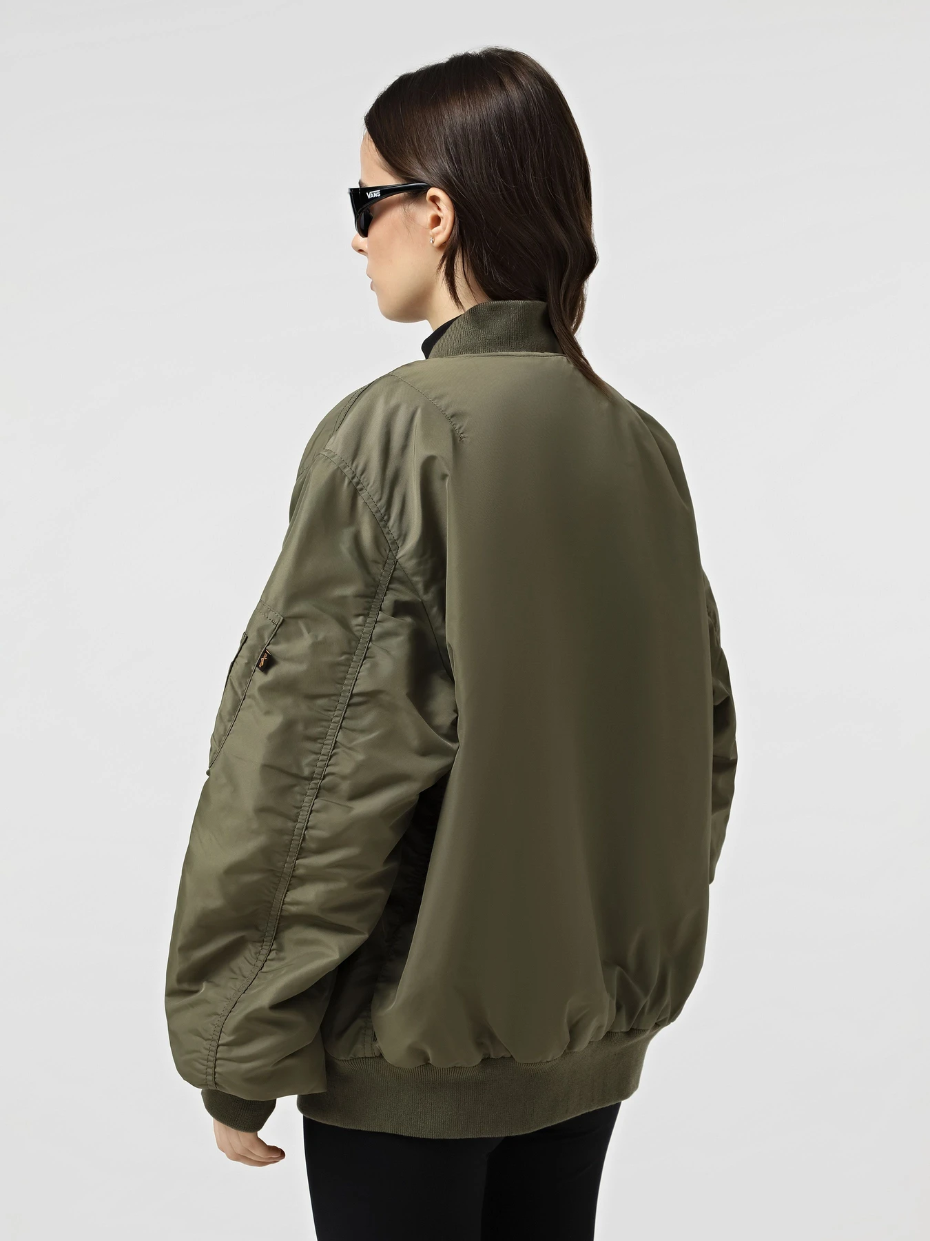 Куртки и дубленки Alpha Industries MA-1 LOGO OXFORD FLIGHT JACKET модель MJM55513C1_359 Куртки и дубленки Alpha Industries MA-1 LOGO OXFORD FLIGHT JACKET модель MJM55513C1_359 Фото