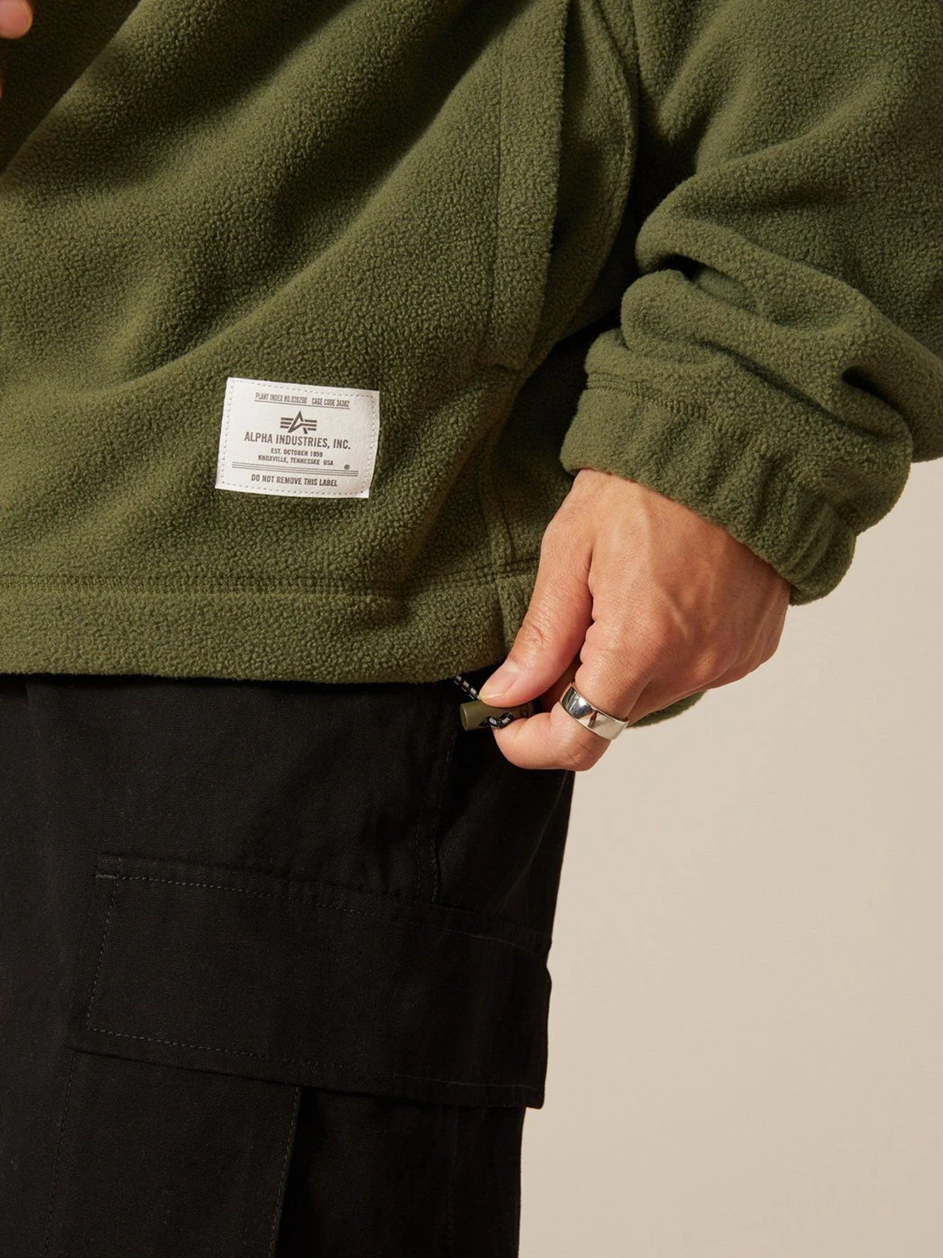Худи и свитшоты Alpha Industries QUARTER ZIP FLEECE модель UJQ51500C1_301 Фото