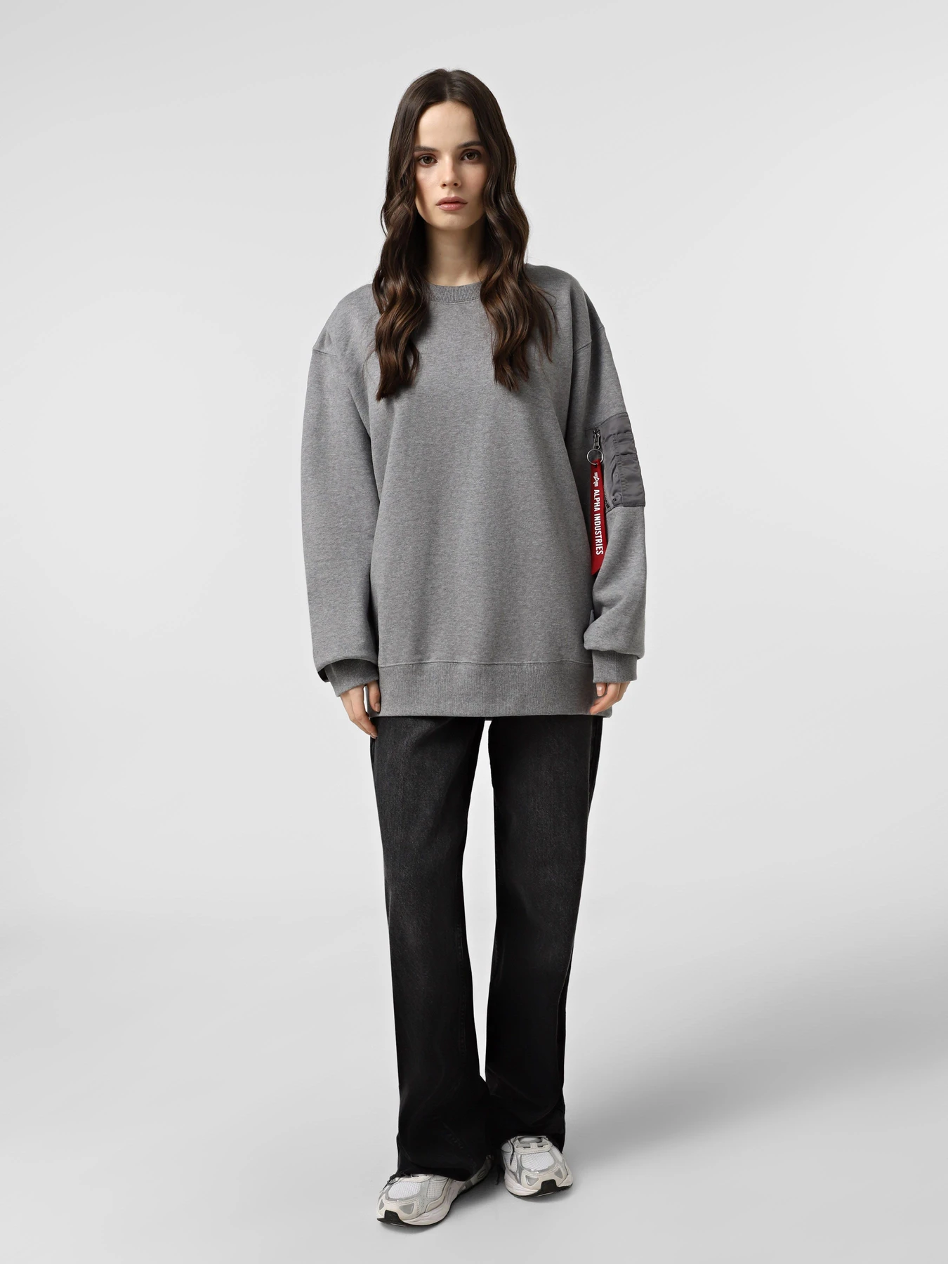 Худи и свитшоты Alpha Industries UTILITY POCKET CREWNECK модель USU55501C1_063 Худи и свитшоты Alpha Industries UTILITY POCKET CREWNECK модель USU55501C1_063 Фото