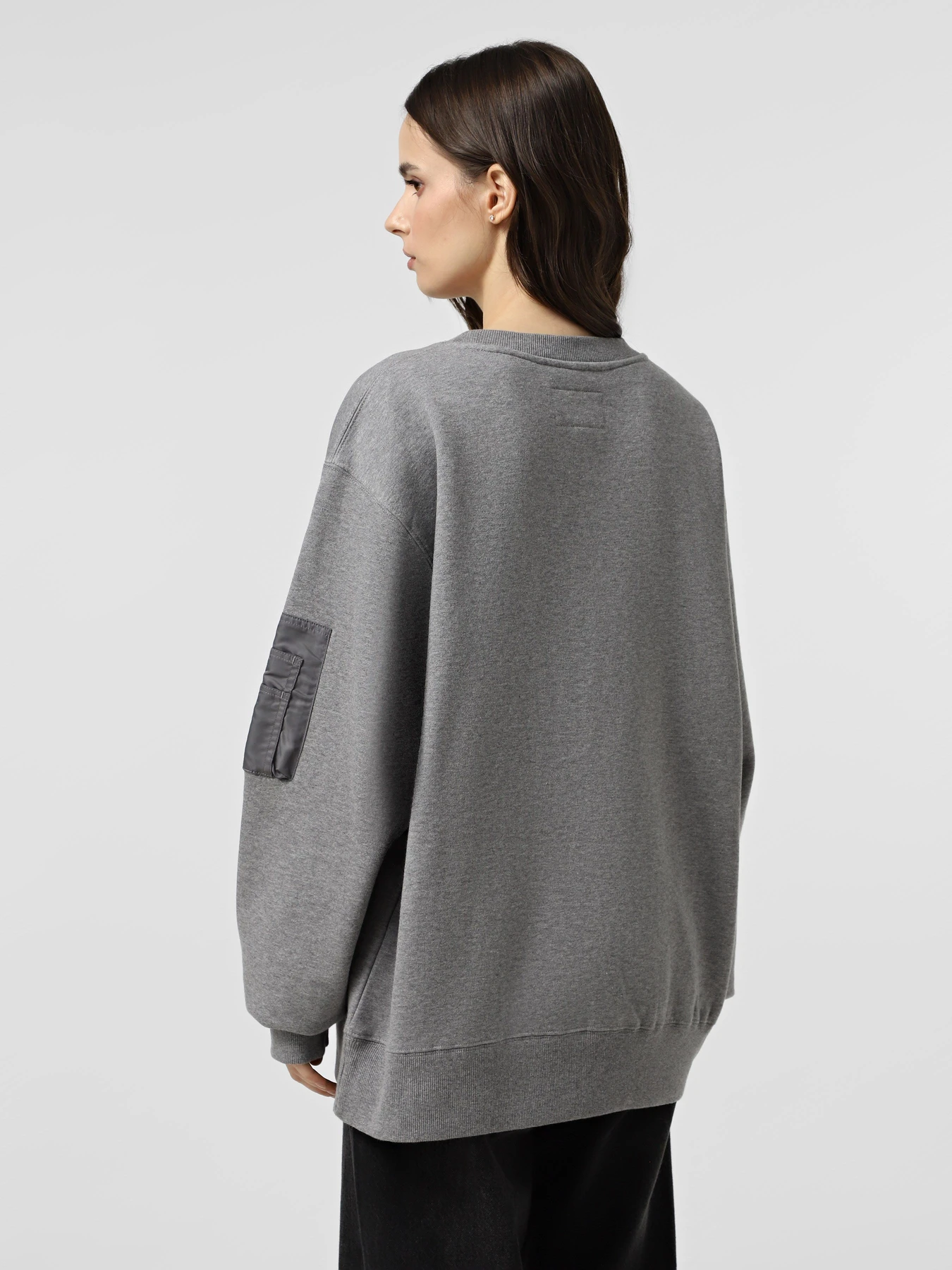 Худи и свитшоты Alpha Industries UTILITY POCKET CREWNECK модель USU55501C1_063 Худи и свитшоты Alpha Industries UTILITY POCKET CREWNECK модель USU55501C1_063 Фото