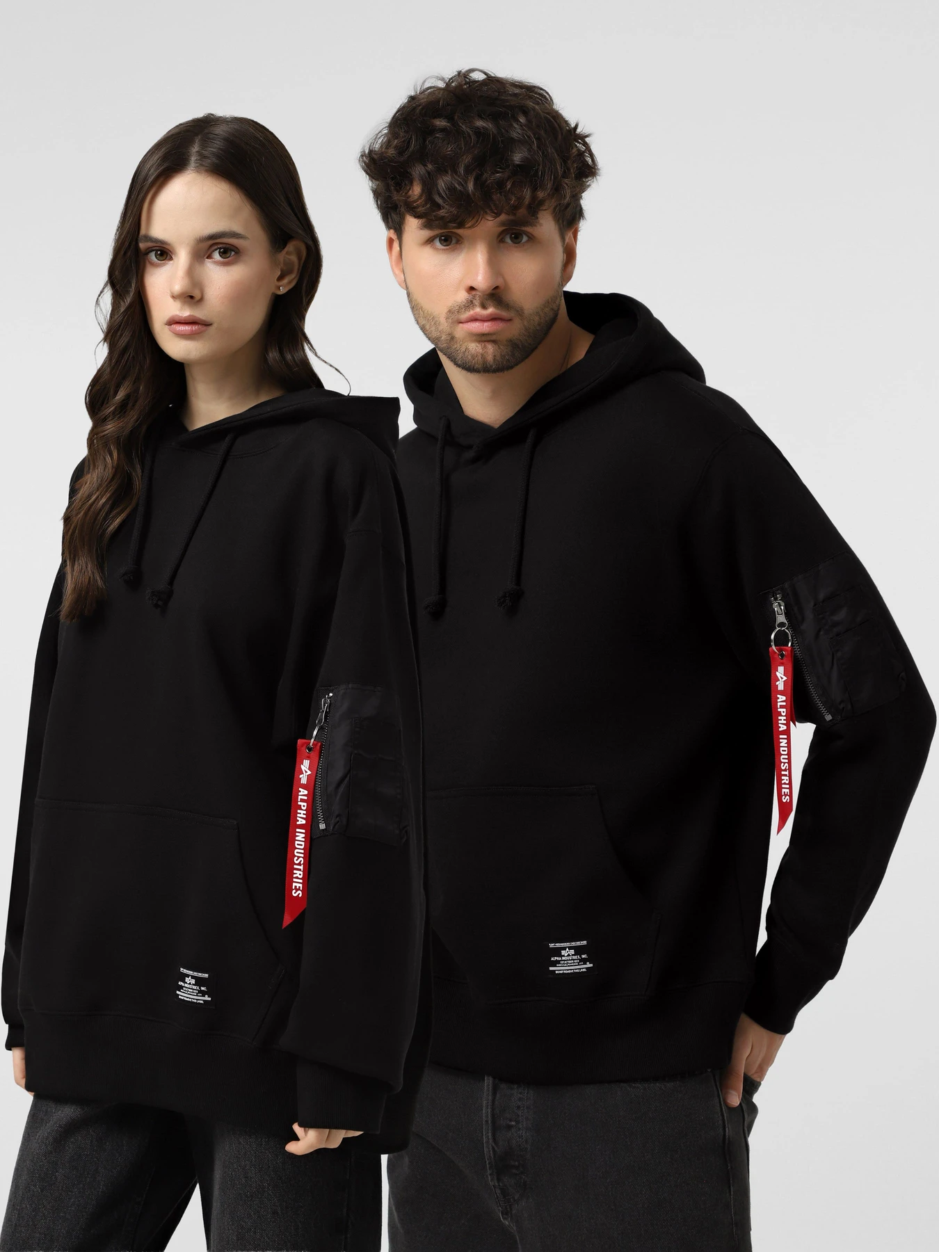 Худи и свитшоты Alpha Industries UTILITY POCKET HOODIE модель USU55502C1_001 Худи и свитшоты Alpha Industries UTILITY POCKET HOODIE модель USU55502C1_001 Фото