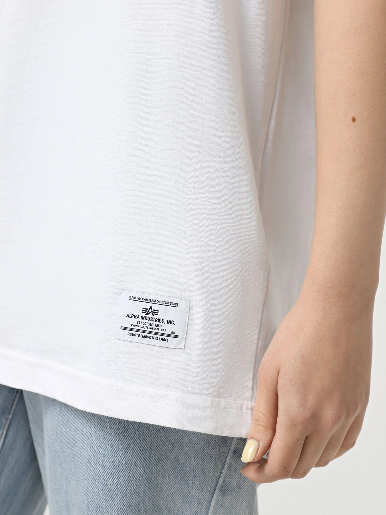 Футболки и поло Alpha Industries SS REGULAR TEE модель UTS55501C1_100 Футболки и поло Alpha Industries SS REGULAR TEE модель UTS55501C1_100 Фото