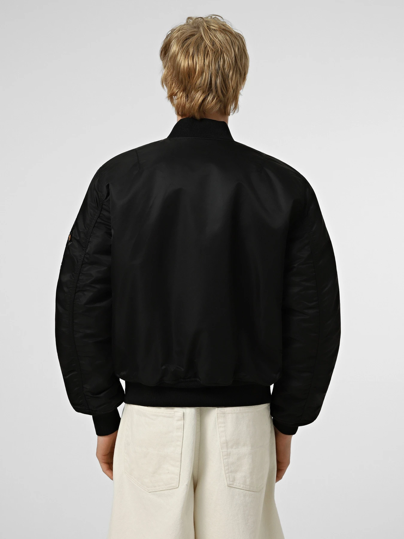 Куртки та дублянки Alpha Industries MA-1 W/GUN METAL LINING модель CJK52500C1_001 Куртки та дублянки Alpha Industries MA-1 W/GUN METAL LINING модель CJK52500C1_001 Фото