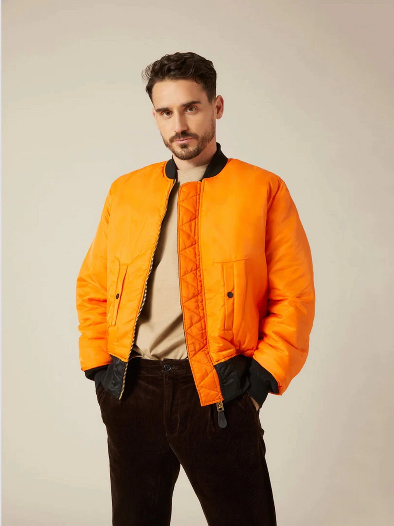 Куртки и дубленки Alpha Industries Ma-1 модель MJM21000C1_001 Куртки и дубленки Alpha Industries Ma-1 модель MJM21000C1_001 Фото