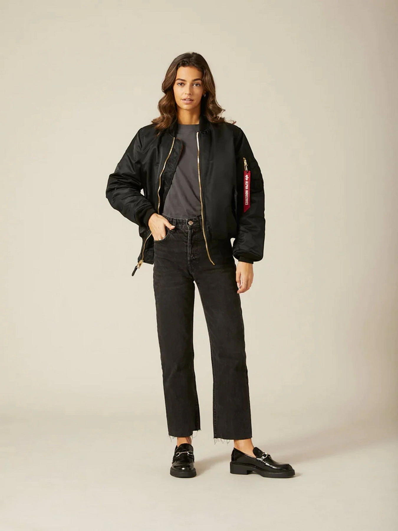 Куртки и дубленки Alpha Industries Ma-1 модель MJM21000C1_001 Куртки и дубленки Alpha Industries Ma-1 модель MJM21000C1_001 Фото