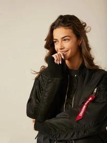 Куртки и дубленки Alpha Industries Ma-1 модель MJM21000C1_001 Фото