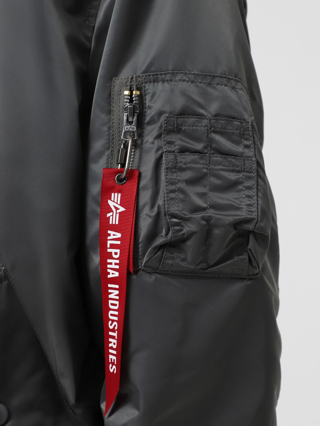 Куртки та дублянки Alpha Industries Ma-1 модель MJM21000C1_022 Куртки та дублянки Alpha Industries Ma-1 модель MJM21000C1_022 Фото