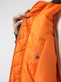 Куртки та дублянки Alpha Industries Ma-1 модель MJM21000C1_022 Фото
