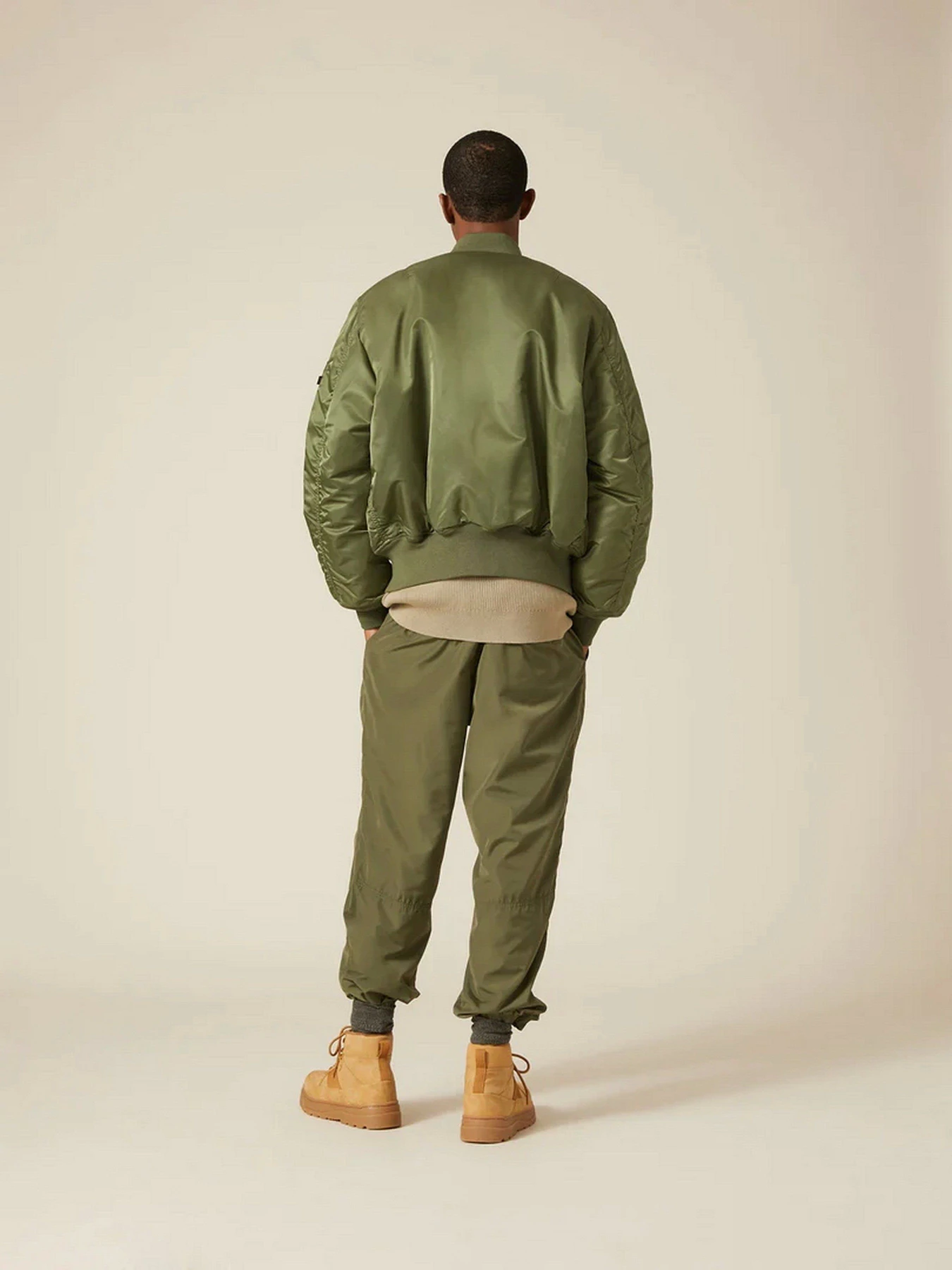 Куртки та дублянки Alpha Industries Ma-1 модель MJM21000C1_310 Фото