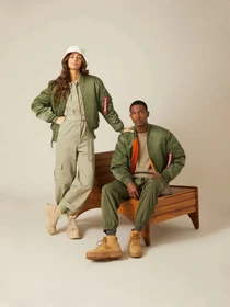 Куртки та дублянки Alpha Industries Ma-1 модель MJM21000C1_310 Фото
