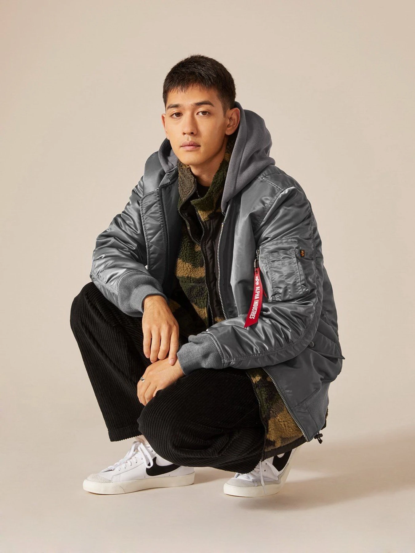 Куртки и дубленки Alpha Industries MA-1 NATUS модель MJM47506C1_022 Фото