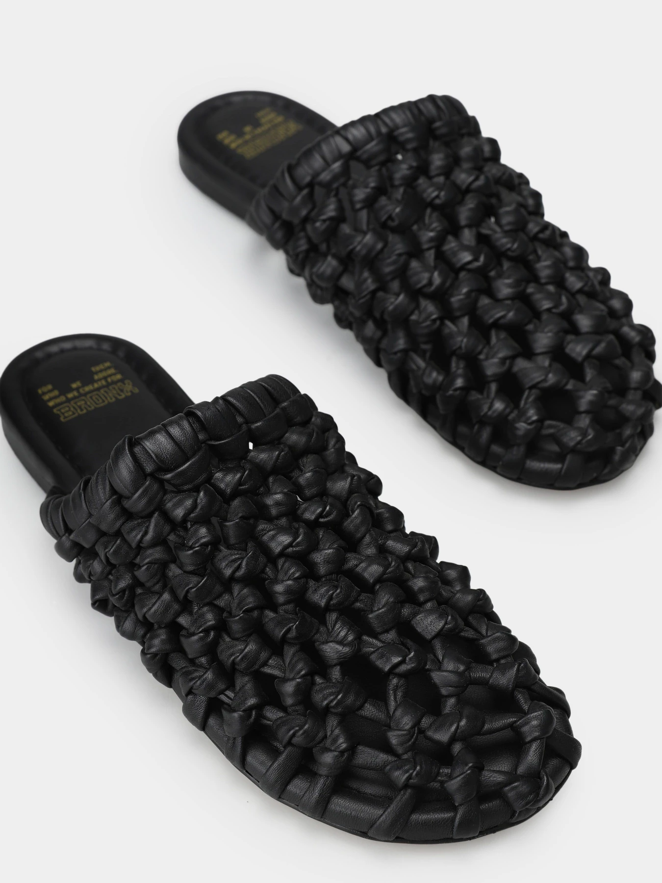 Шлёпанцы Bronx модель 85093-D-01-Black Шлёпанцы Bronx модель 85093-D-01-Black Фото