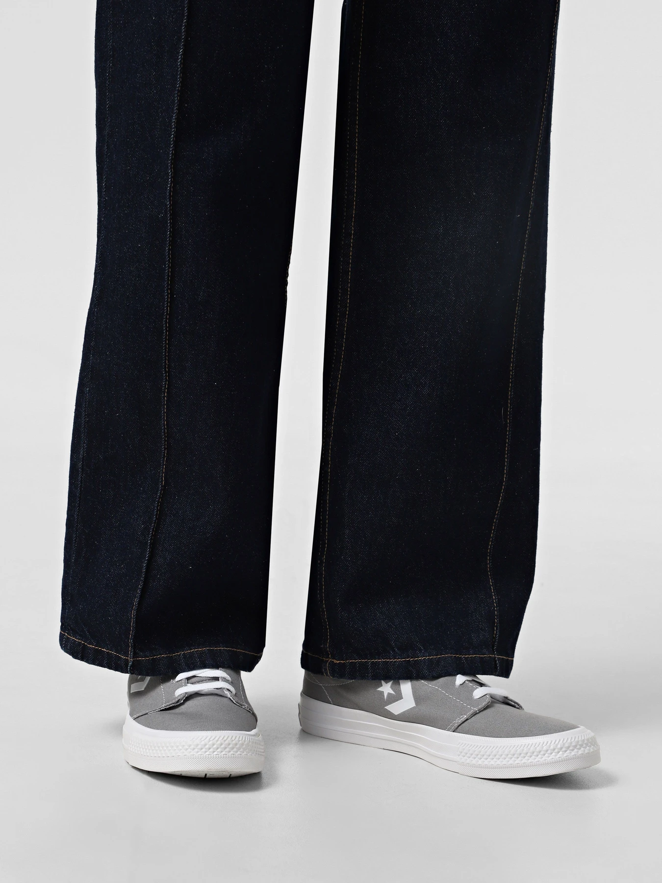 Кеди CONVERSE DAY ONE CLASSIC OX модель A15626C Кеди CONVERSE DAY ONE CLASSIC OX модель A15626C Фото