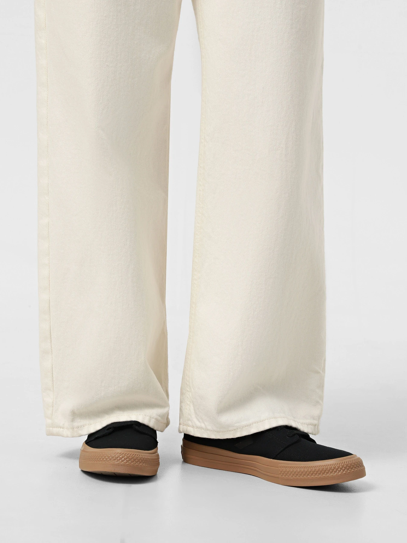 Кеди CONVERSE DAY ONE CLASSIC OX модель A15627C Кеди CONVERSE DAY ONE CLASSIC OX модель A15627C Фото