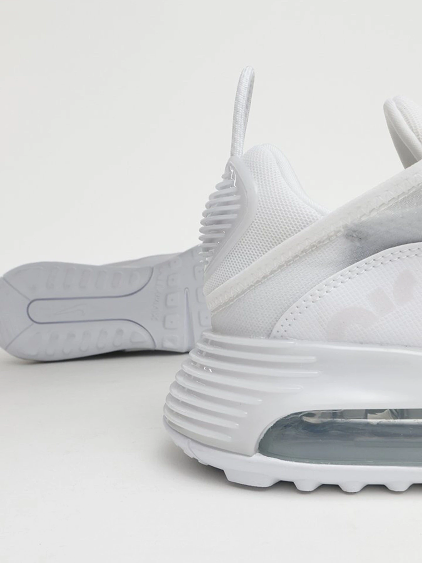 Кроссовки NIKE Air Max 2090 модель BV9977-100 Фото