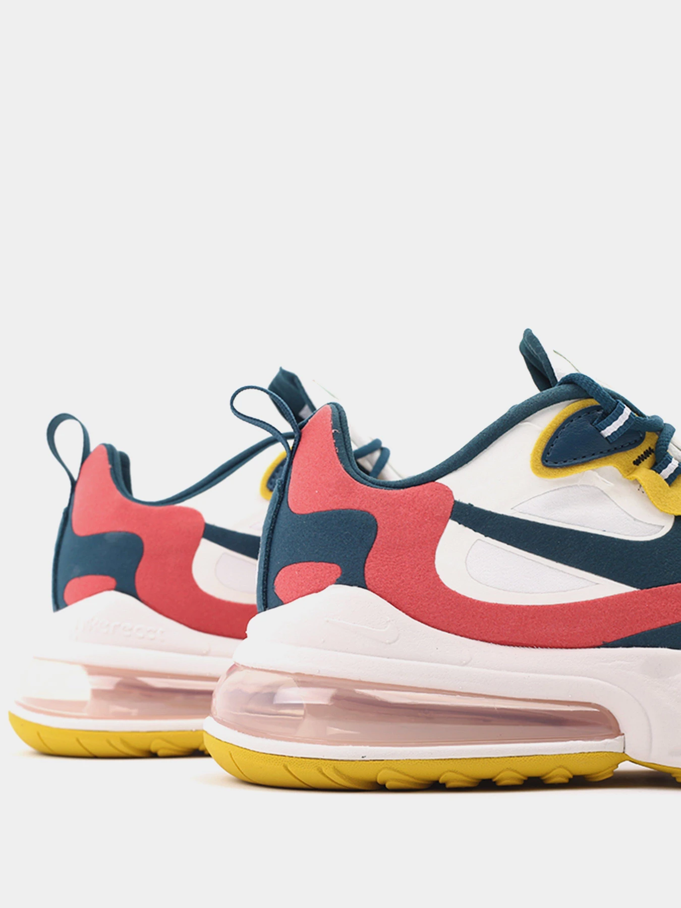 Кроссовки NIKE Air Max 270 React модель CT1264-103 Кроссовки NIKE Air Max 270 React модель CT1264-103 Фото