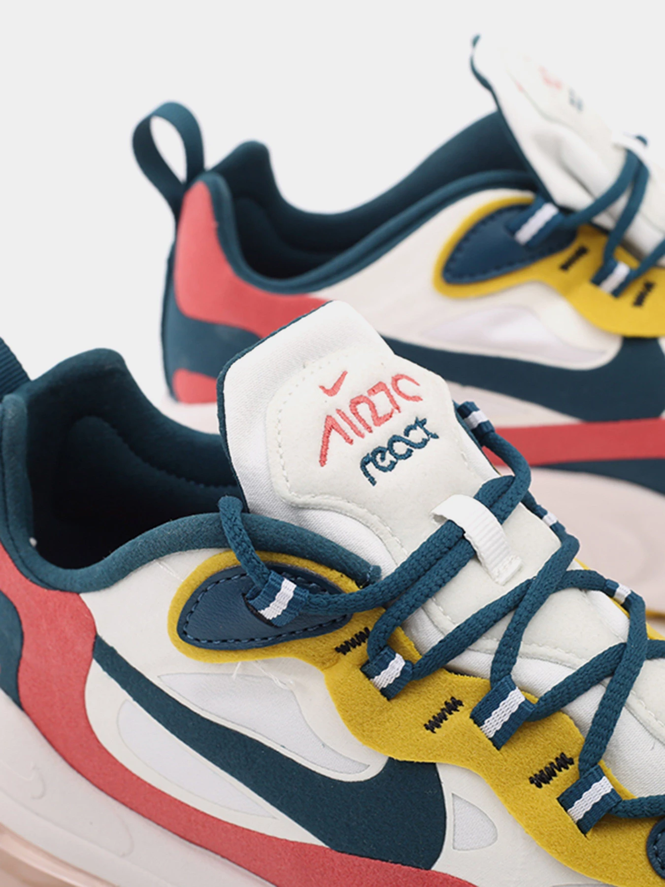Кроссовки NIKE Air Max 270 React модель CT1264-103 Кроссовки NIKE Air Max 270 React модель CT1264-103 Фото