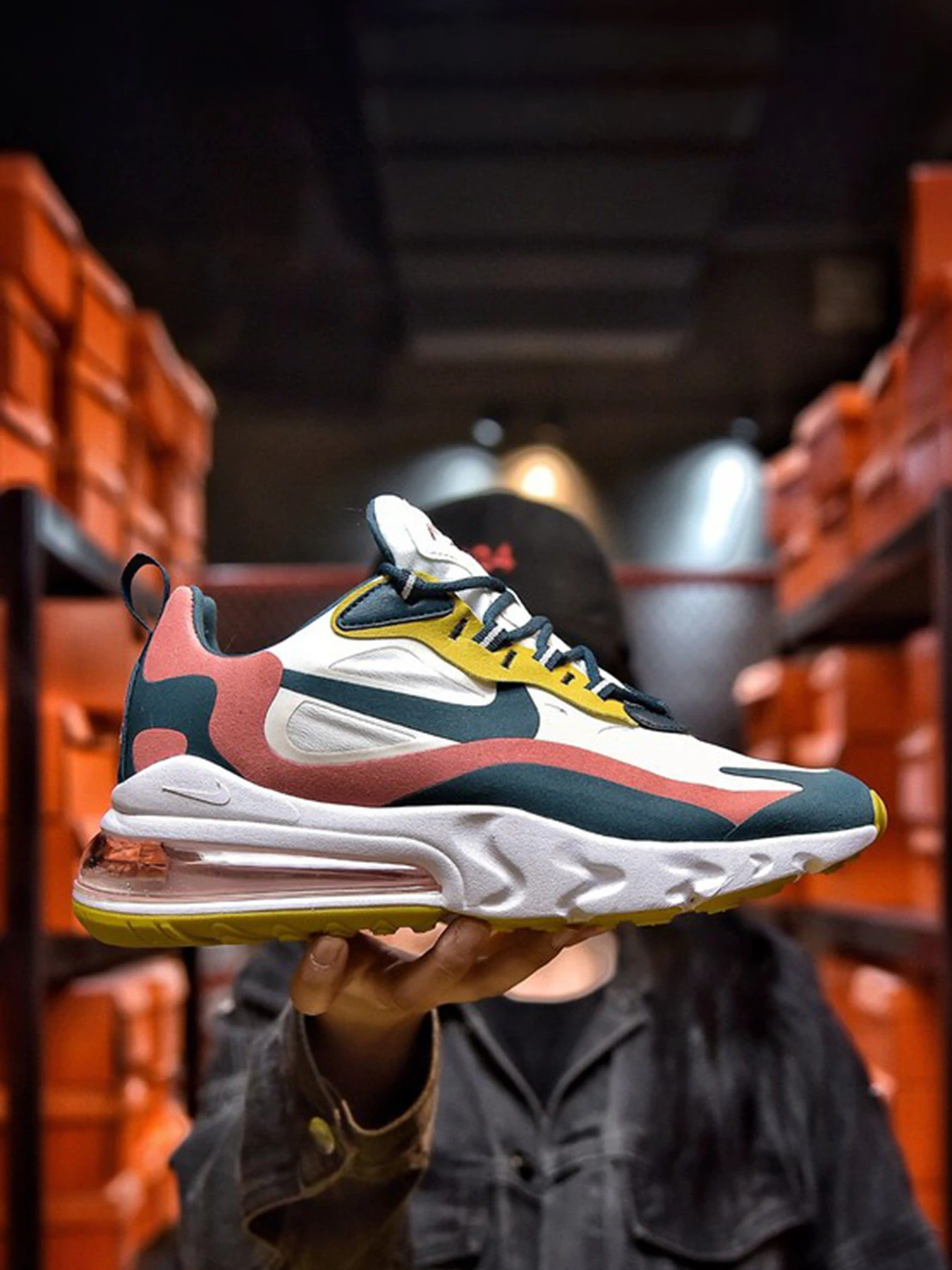 Кроссовки NIKE Air Max 270 React модель CT1264-103 Кроссовки NIKE Air Max 270 React модель CT1264-103 Фото