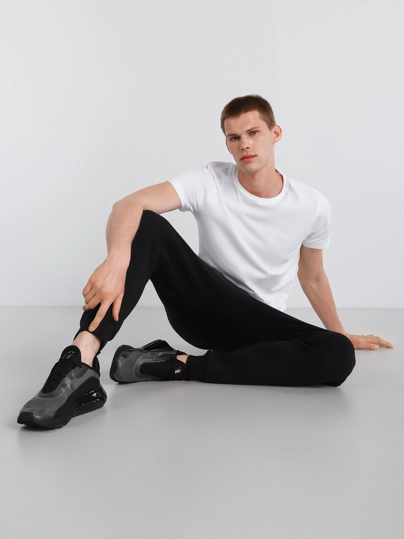 Кроссовки NIKE Air Max 2090 модель BV9977-001 Фото