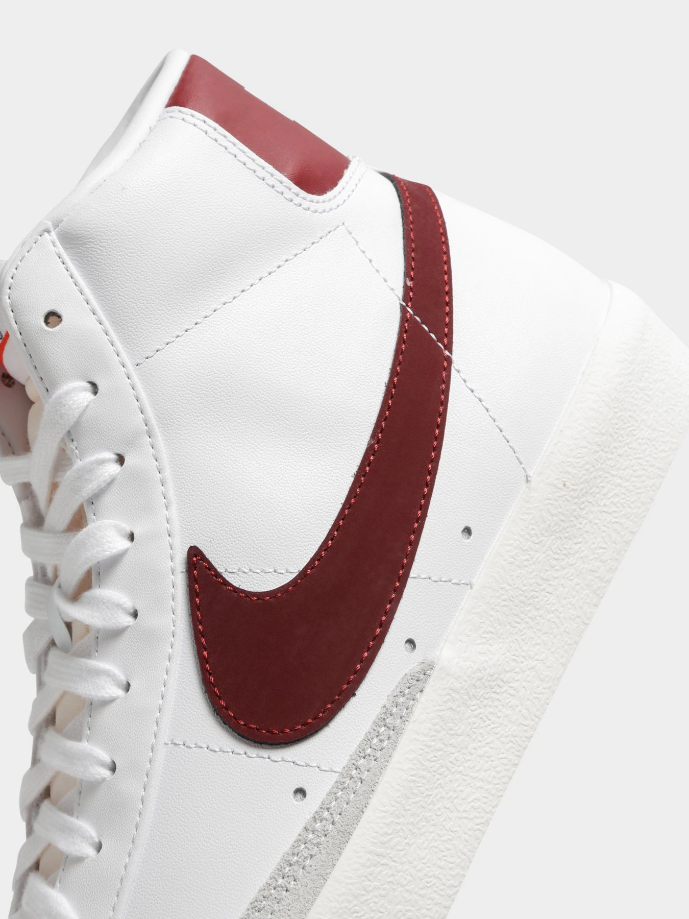 Кеди NIKE Blazer Mid 77 модель BQ6806-111 Кеди NIKE Blazer Mid 77 модель BQ6806-111 Фото