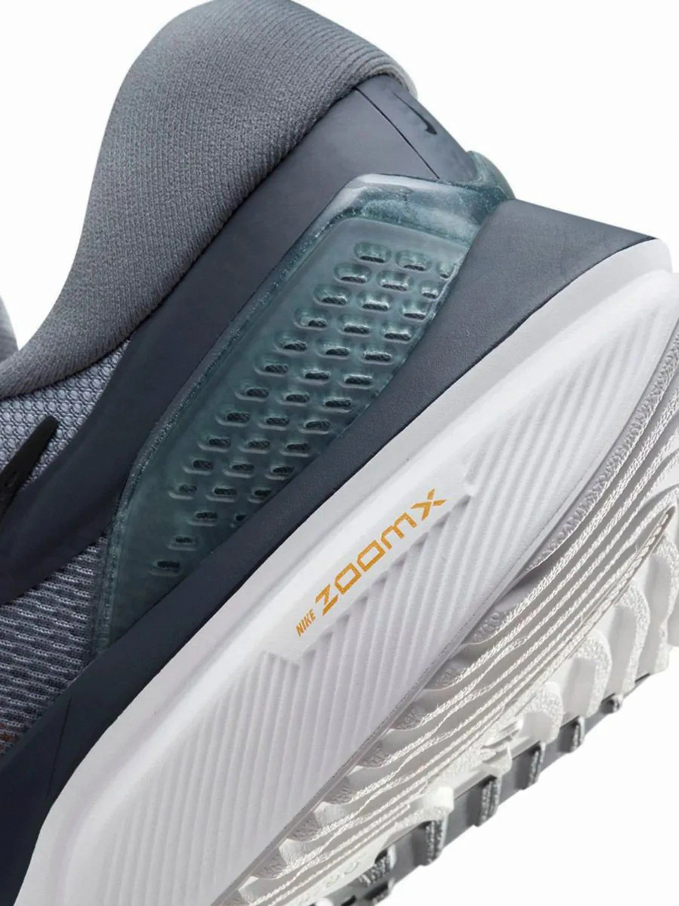 Кроссовки NIKE Air Zoom Vomero 16 модель DA7245-005 Кроссовки NIKE Air Zoom Vomero 16 модель DA7245-005 Фото