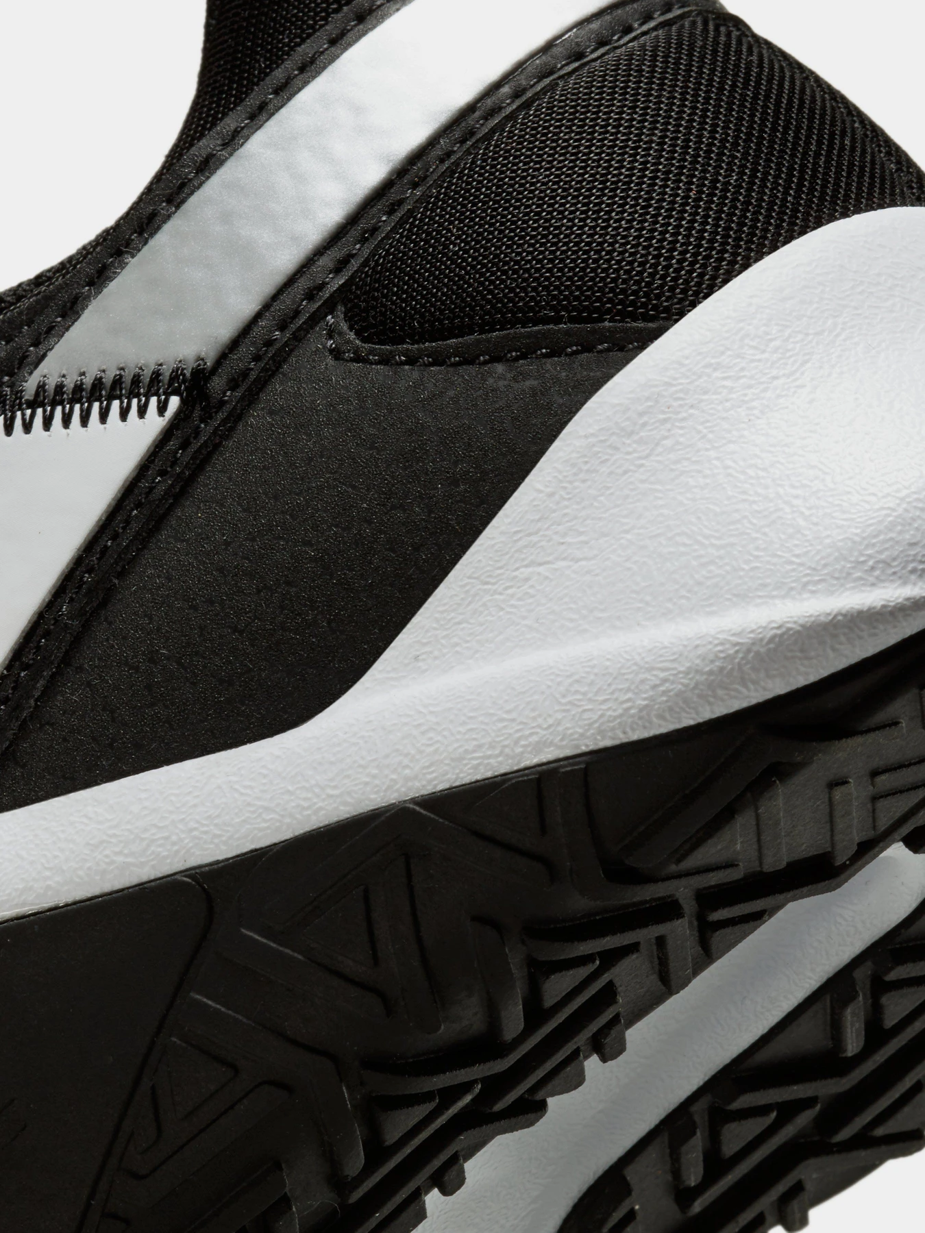Кроссовки NIKE Legend Essential 2 модель CQ9356-001 Фото
