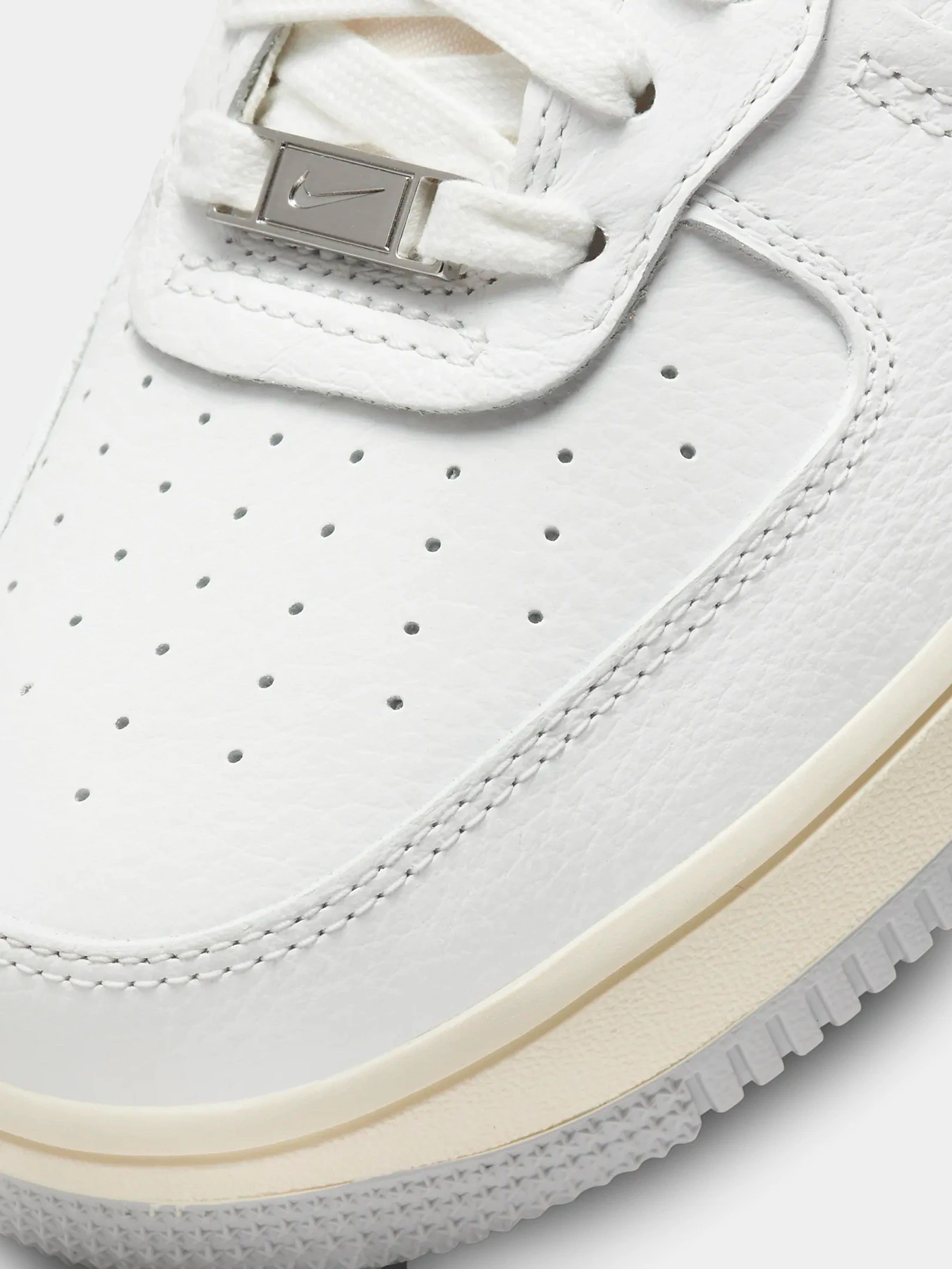 Кеди NIKE Air Force 1 High Sculpt модель DC3590-101 Кеди NIKE Air Force 1 High Sculpt модель DC3590-101 Фото