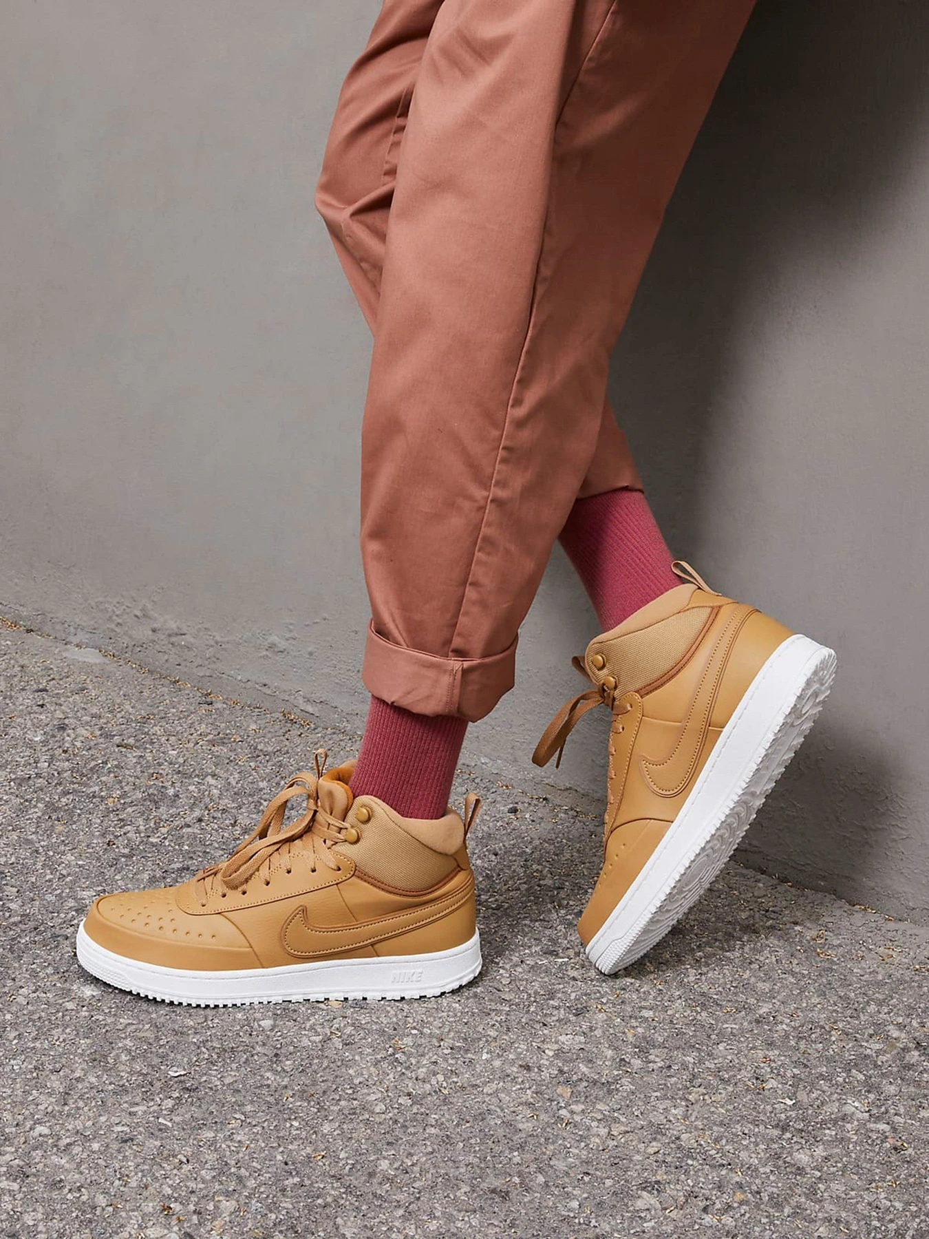 Ботинки и сапоги NIKE Court Vision Mid Winter модель DR7882-700 Ботинки и сапоги NIKE Court Vision Mid Winter модель DR7882-700 Фото
