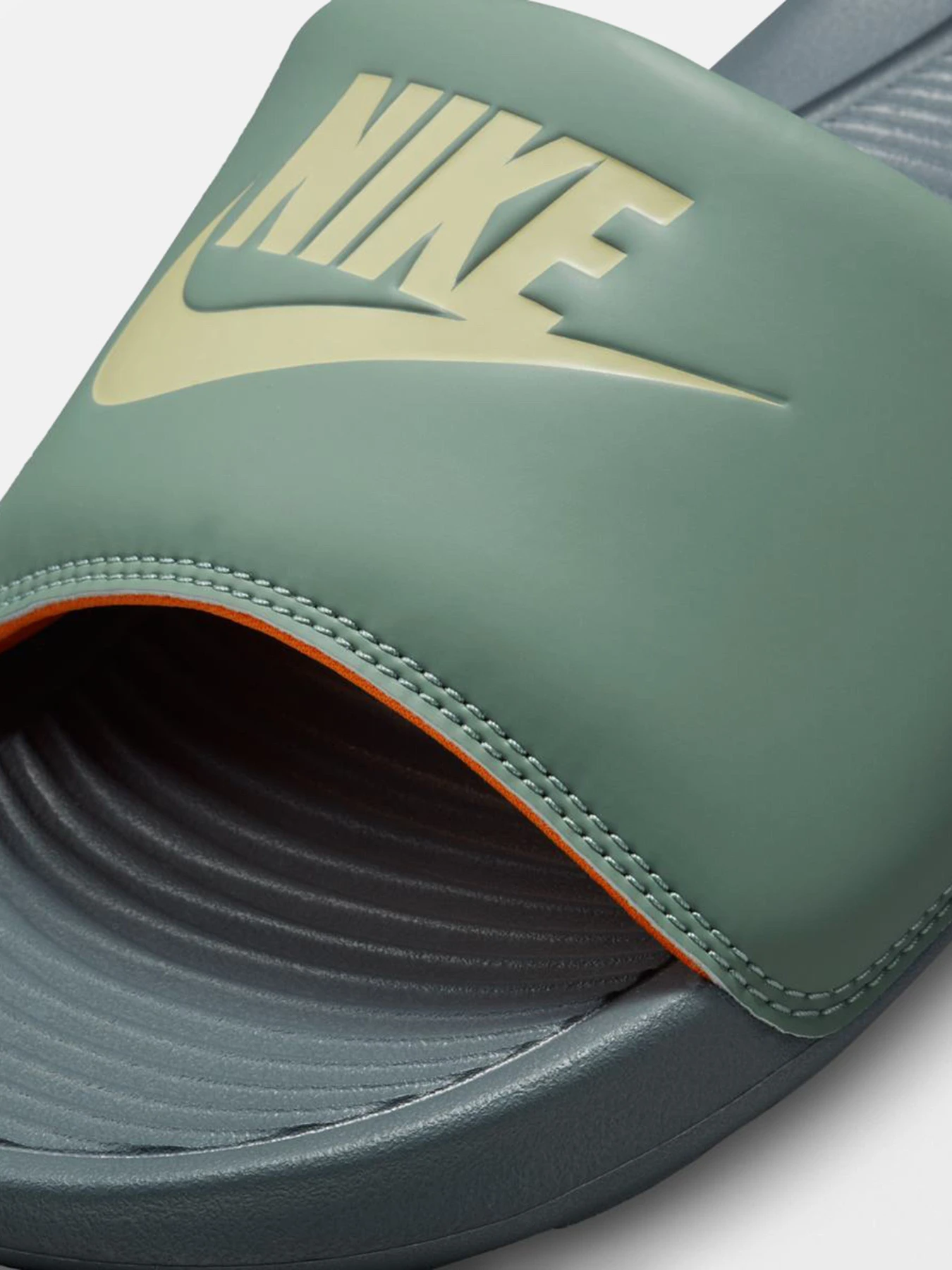 Шлёпанцы NIKE Victori One Slide модель CN9675-301 Шлёпанцы NIKE Victori One Slide модель CN9675-301 Фото