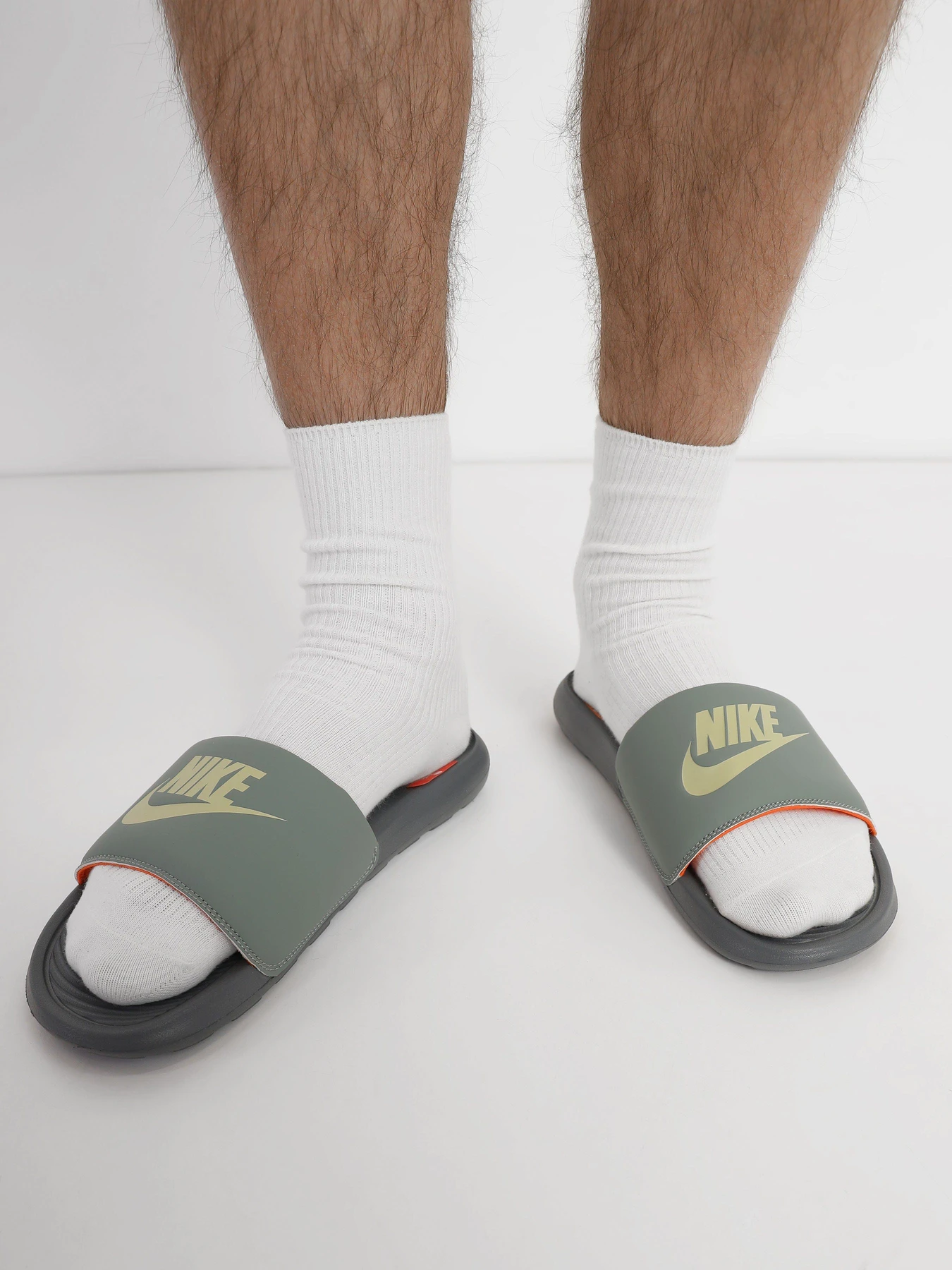 Шлёпанцы NIKE Victori One Slide модель CN9675-301 Шлёпанцы NIKE Victori One Slide модель CN9675-301 Фото