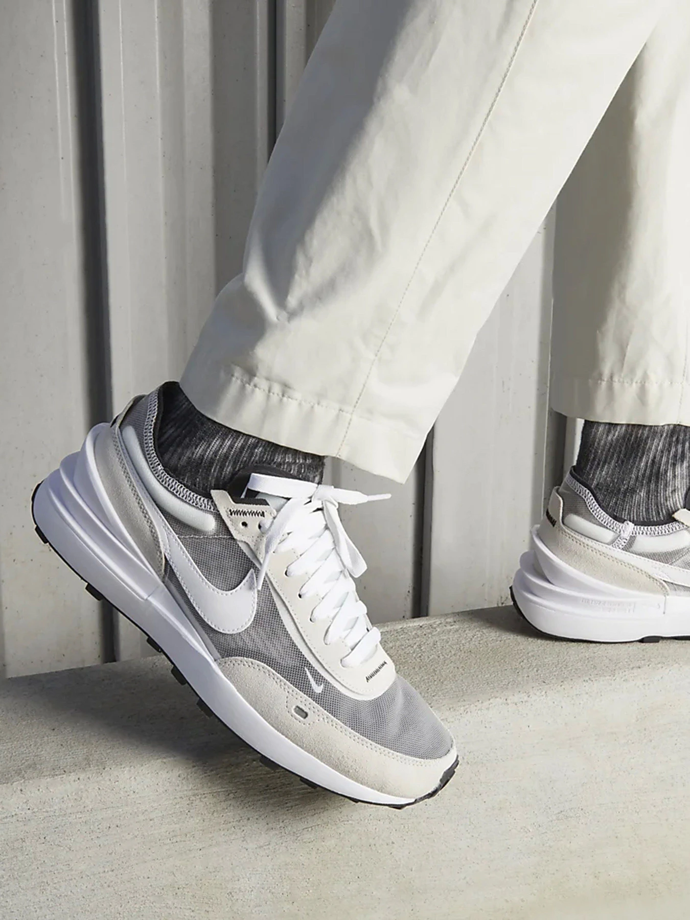 Кроссовки NIKE Waffle One модель DA7995-100 Кроссовки NIKE Waffle One модель DA7995-100 Фото