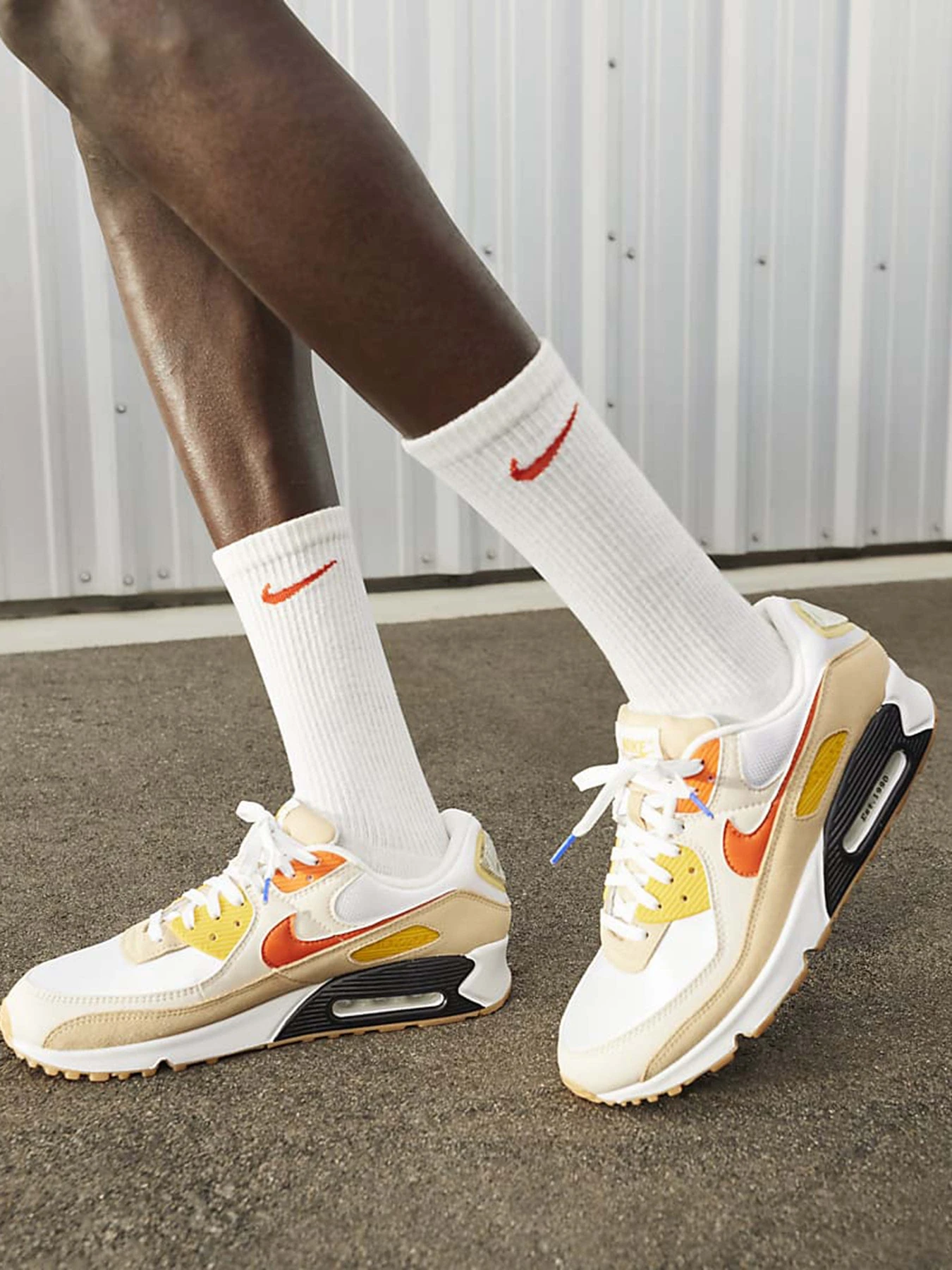 Кросівки NIKE Air Max 90 Se модель FB4315-100 Кросівки NIKE Air Max 90 Se модель FB4315-100 Фото