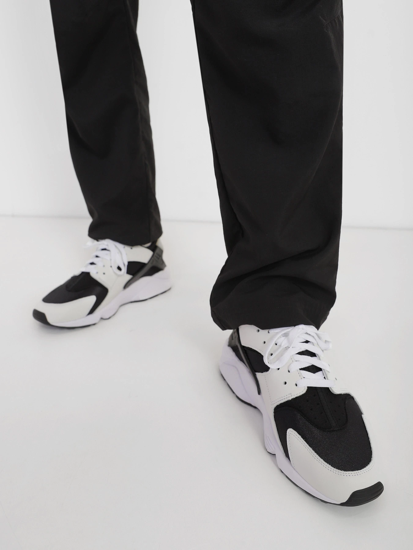 Кроссовки NIKE Air Huarache модель DD1068-001 Кроссовки NIKE Air Huarache модель DD1068-001 Фото