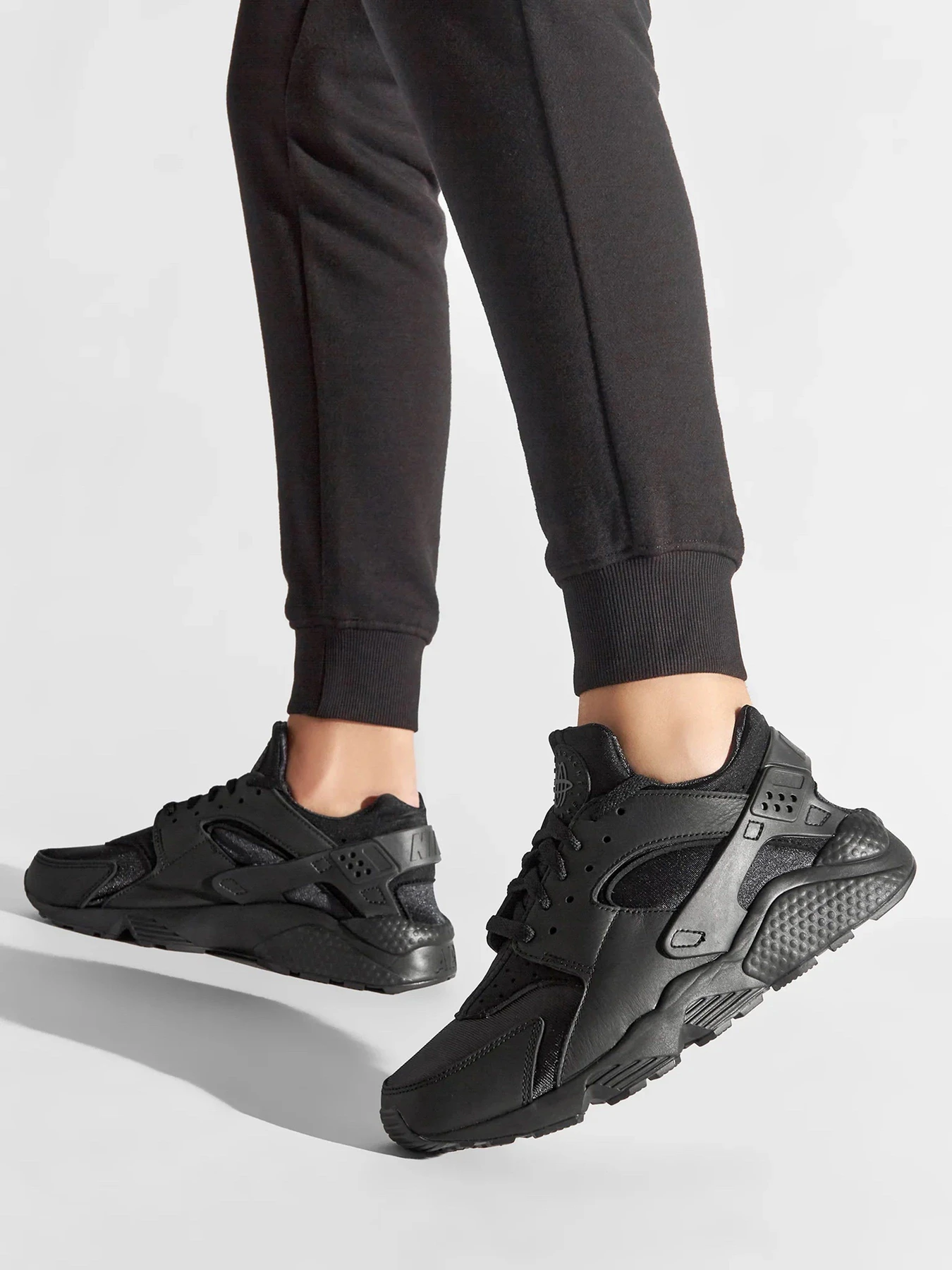 Кроссовки NIKE Air Huarache модель DD1068-002 Кроссовки NIKE Air Huarache модель DD1068-002 Фото