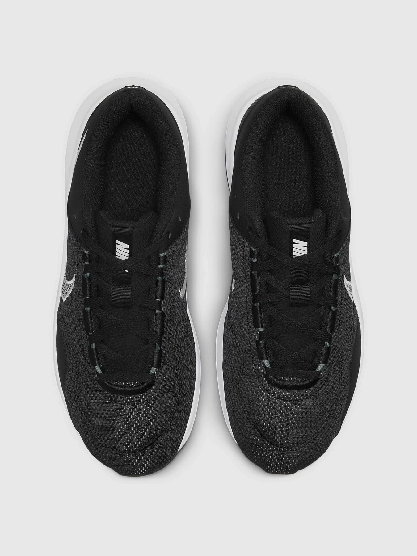 Кроссовки NIKE LEGEND ESSENTIAL 3 модель DM1120-001 Кроссовки NIKE LEGEND ESSENTIAL 3 модель DM1120-001 Фото