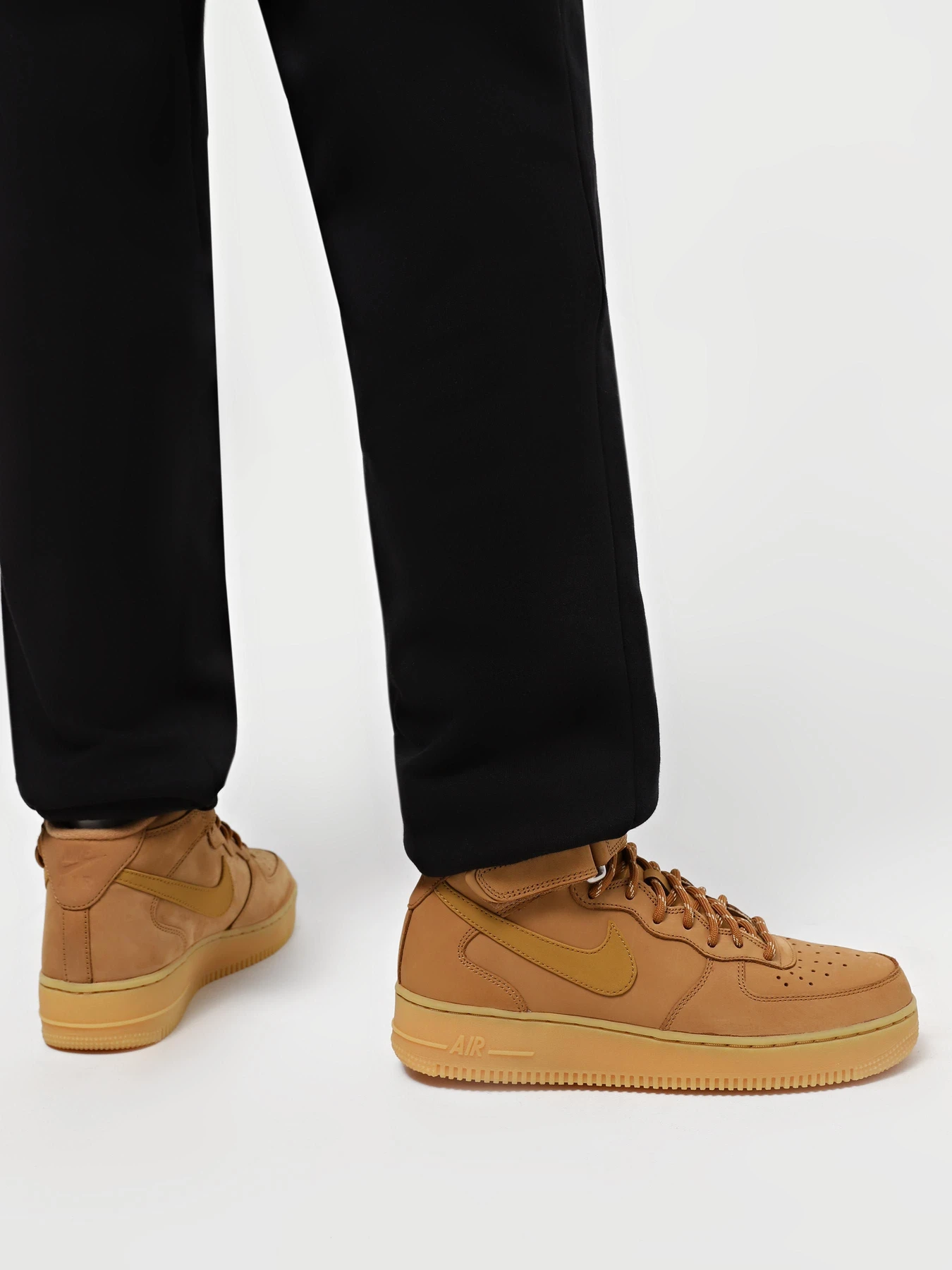 Черевики та чоботи NIKE Air Force 1 Mid 07 модель DJ9158-200 Черевики та чоботи NIKE Air Force 1 Mid 07 модель DJ9158-200 Фото