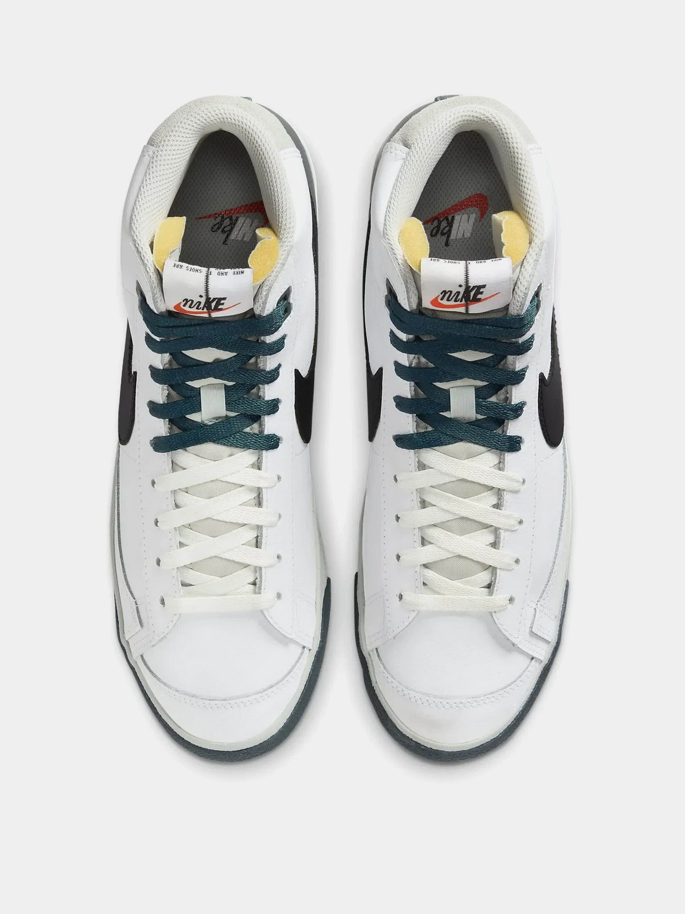 Кеды NIKE Blazer Mid 77 Premium модель FB8889-100 Кеды NIKE Blazer Mid 77 Premium модель FB8889-100 Фото